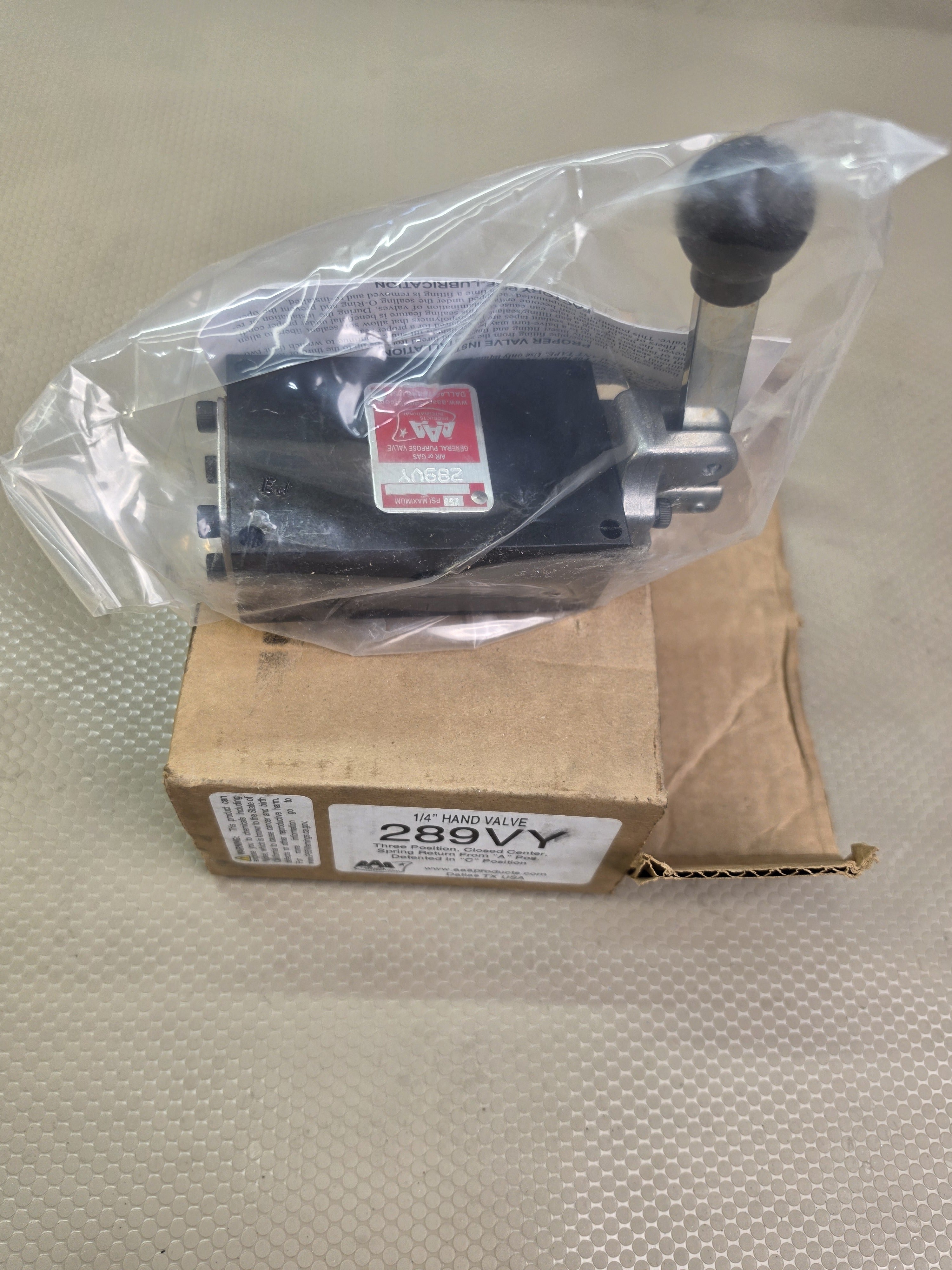 AAA Products 289VY 1/4" Pneumatic Hand Valve 3 Position Closed Center