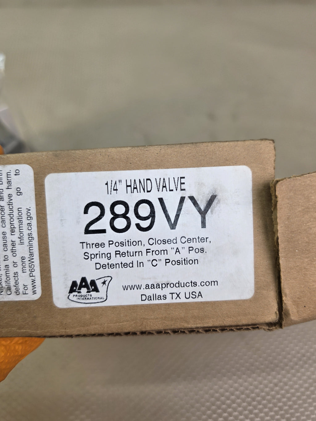 AAA Products 289VY 1/4" Pneumatic Hand Valve 3 Position Closed Center