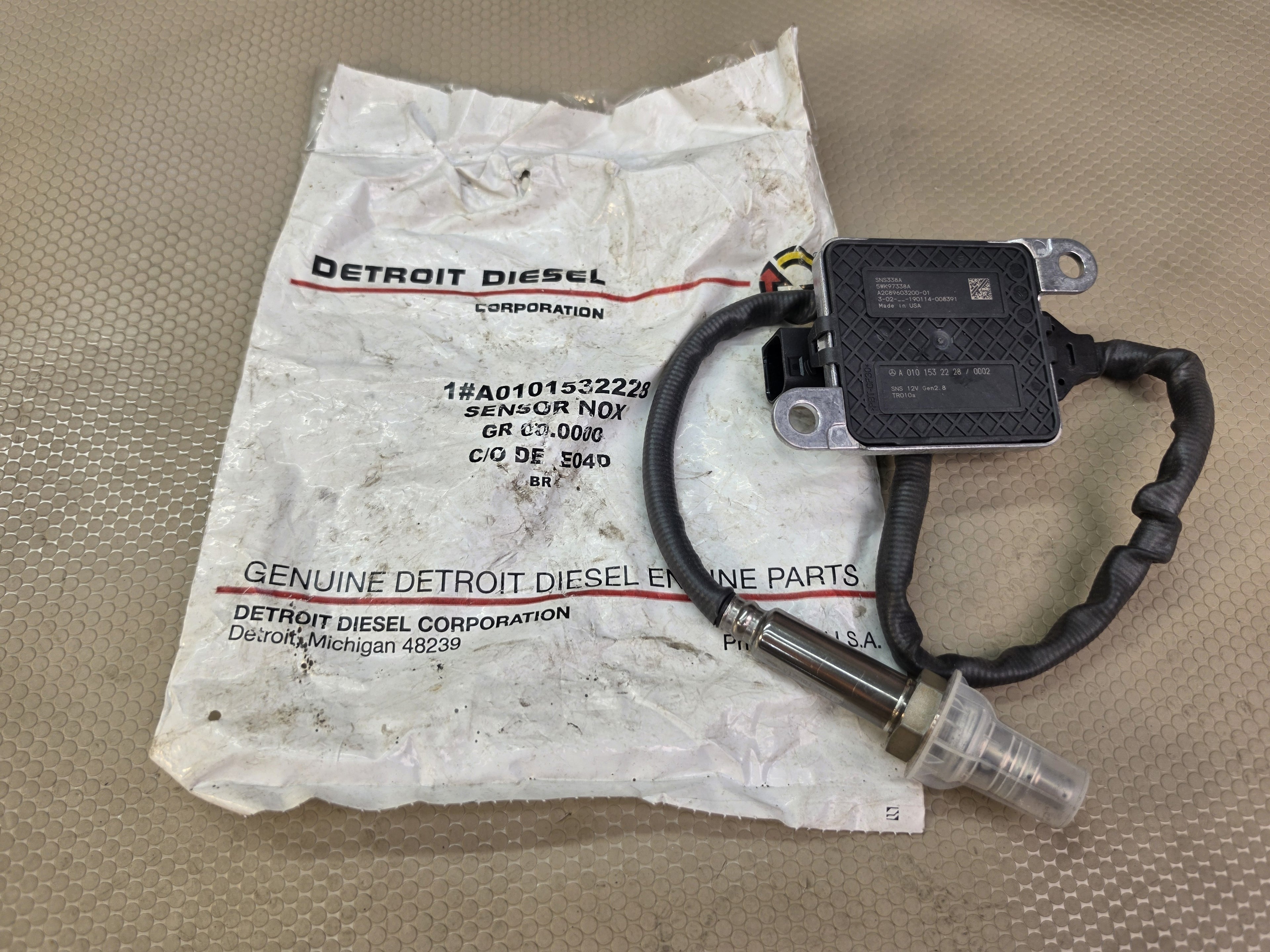 Detroit Diesel OEM A0101532228 NOx Sensor 12V Gen2.8 5WK97338A SNS338A