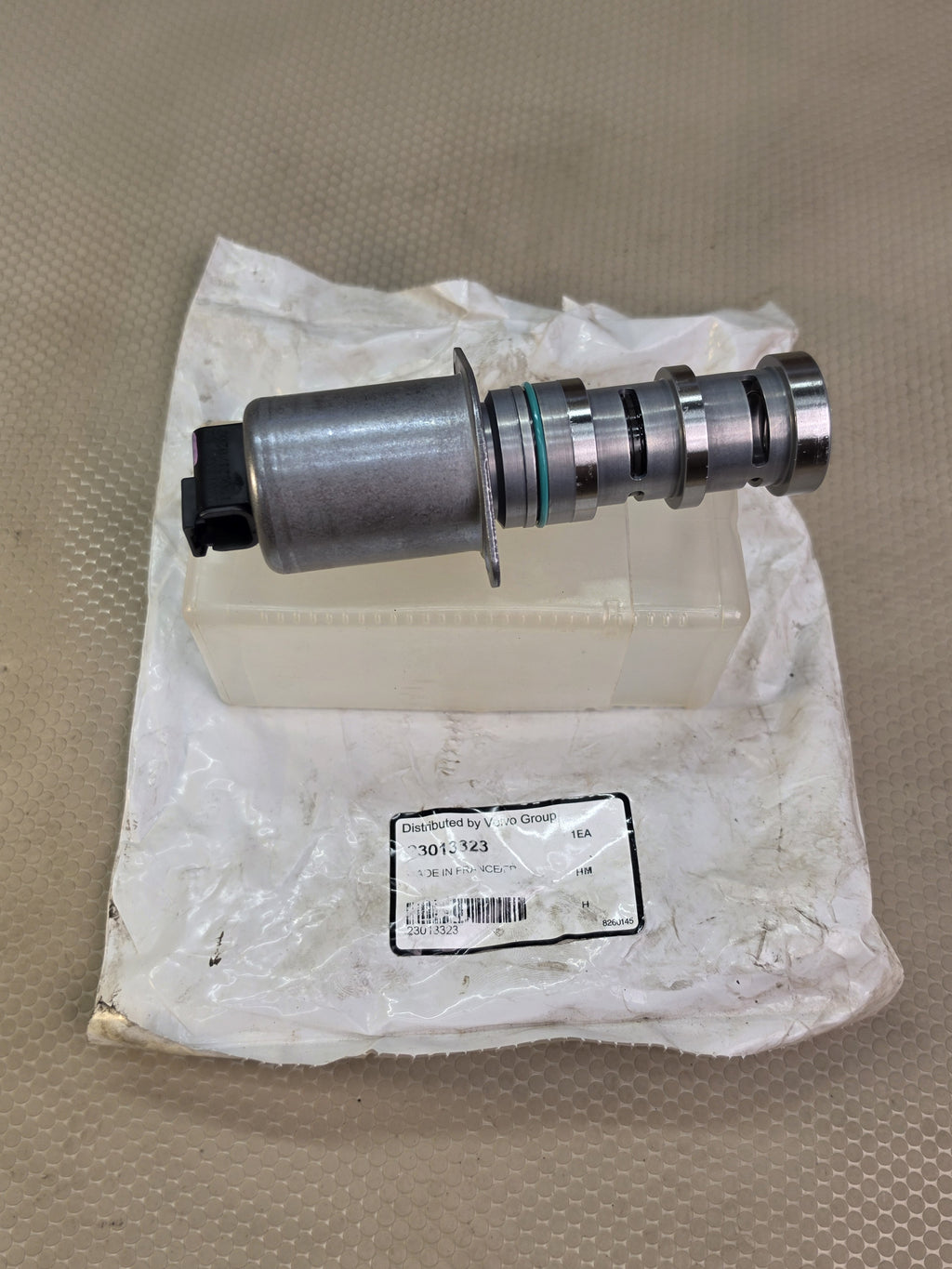 Volvo OEM 23013323 Engine VVT Solenoid Oil Control Valve Camshaft Phaser