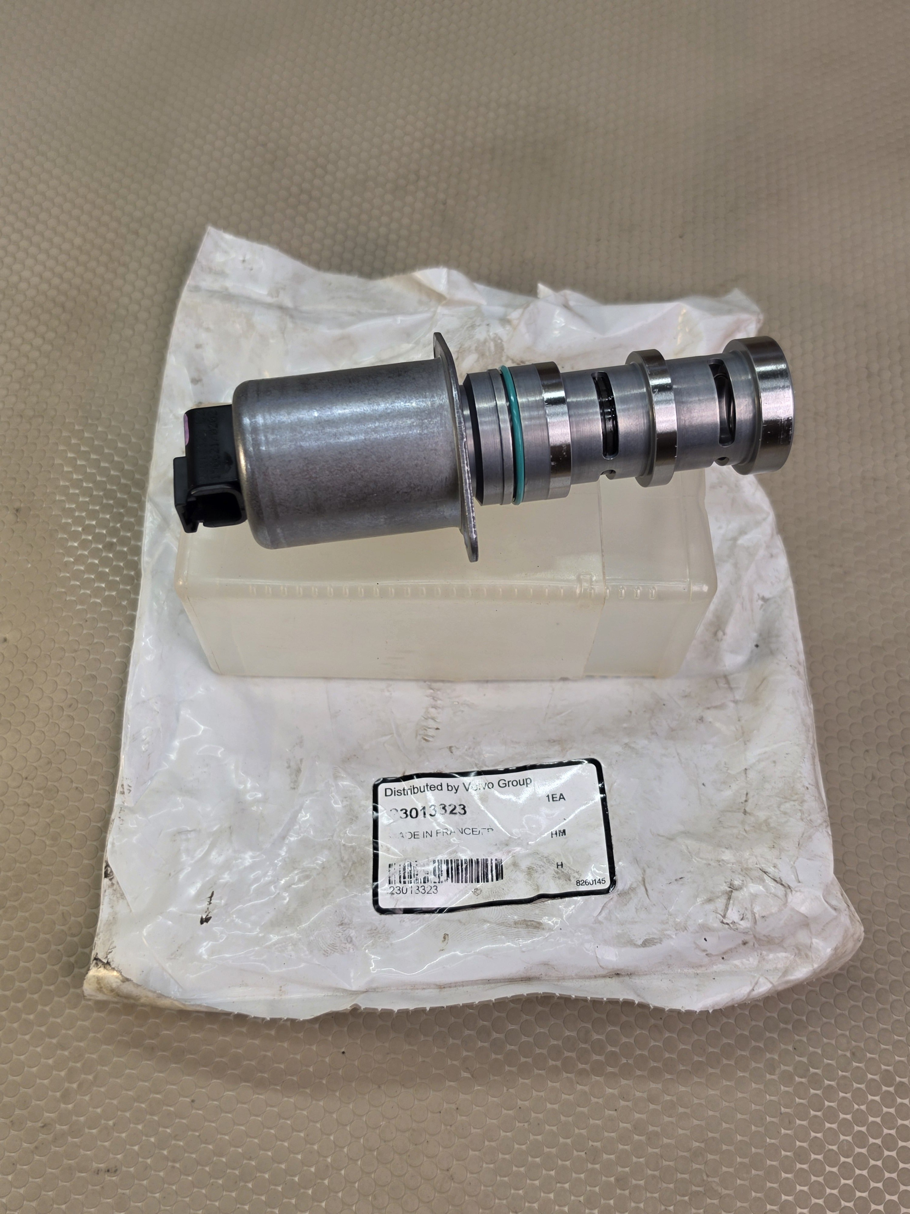 Volvo OEM 23013323 Engine VVT Solenoid Oil Control Valve Camshaft Phaser