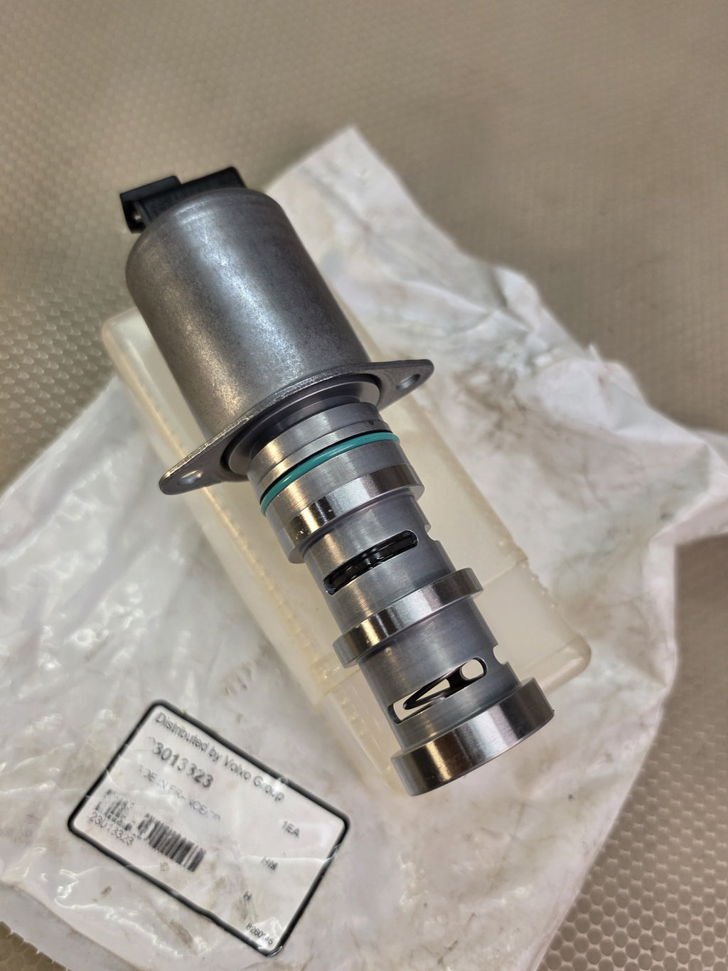 Volvo OEM 23013323 Engine VVT Solenoid Oil Control Valve Camshaft Phaser
