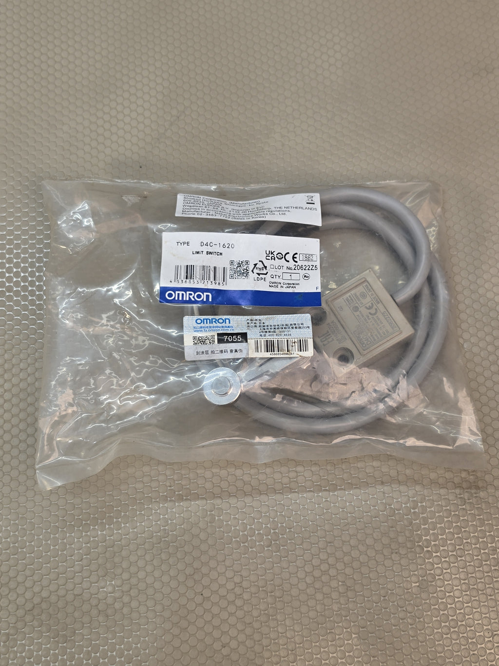 Omron D4C-1620 Limit Switch Roller Lever SPDT 5A 250V 3M Cable - Genuine - NEW