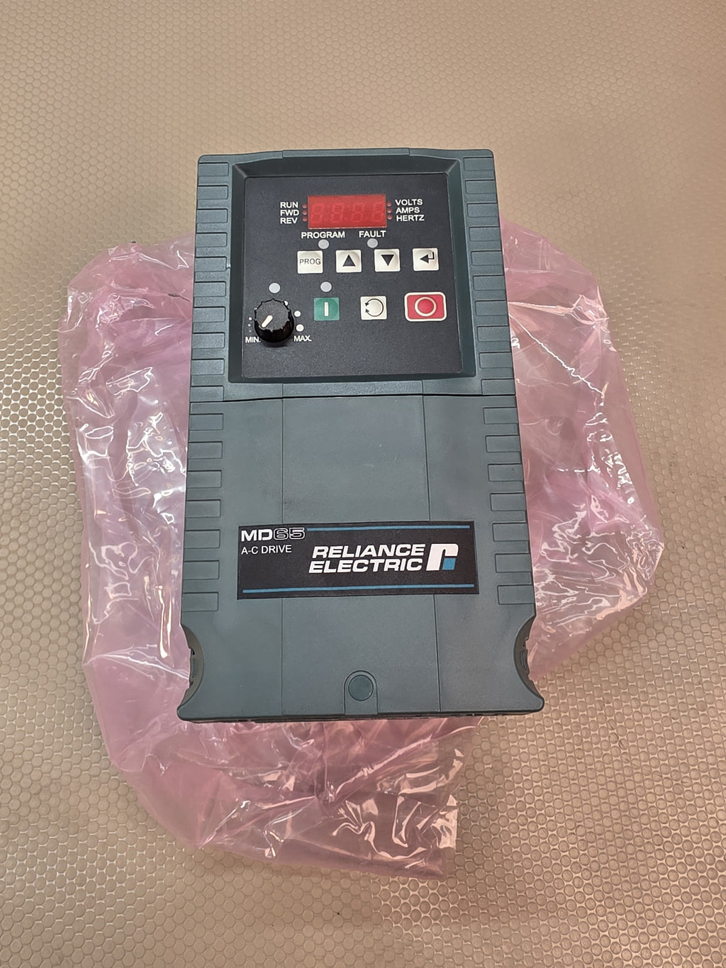 Reliance Electric 6MDDN-4P0102 6MB40002 MD65 VFD 2HP 480V 3PH Series A
