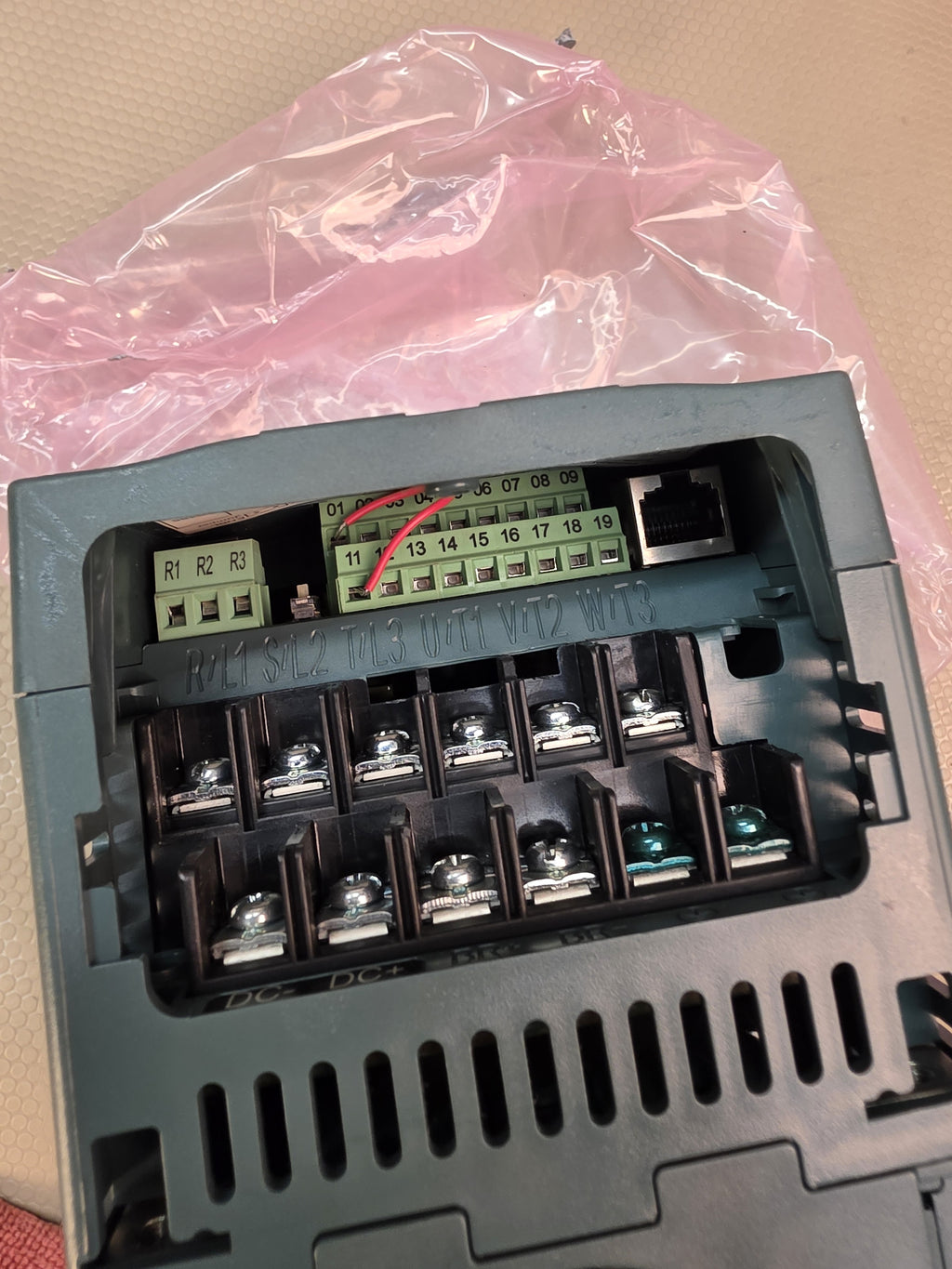 Reliance Electric 6MDDN-4P0102 6MB40002 MD65 VFD 2HP 480V 3PH Series A