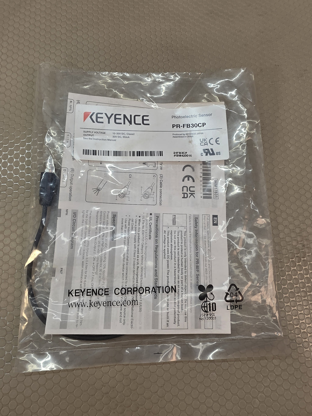 Keyence PR-FB30CP Photoelectric Sensor M8 PNP 10-30VDC 30mm NEW