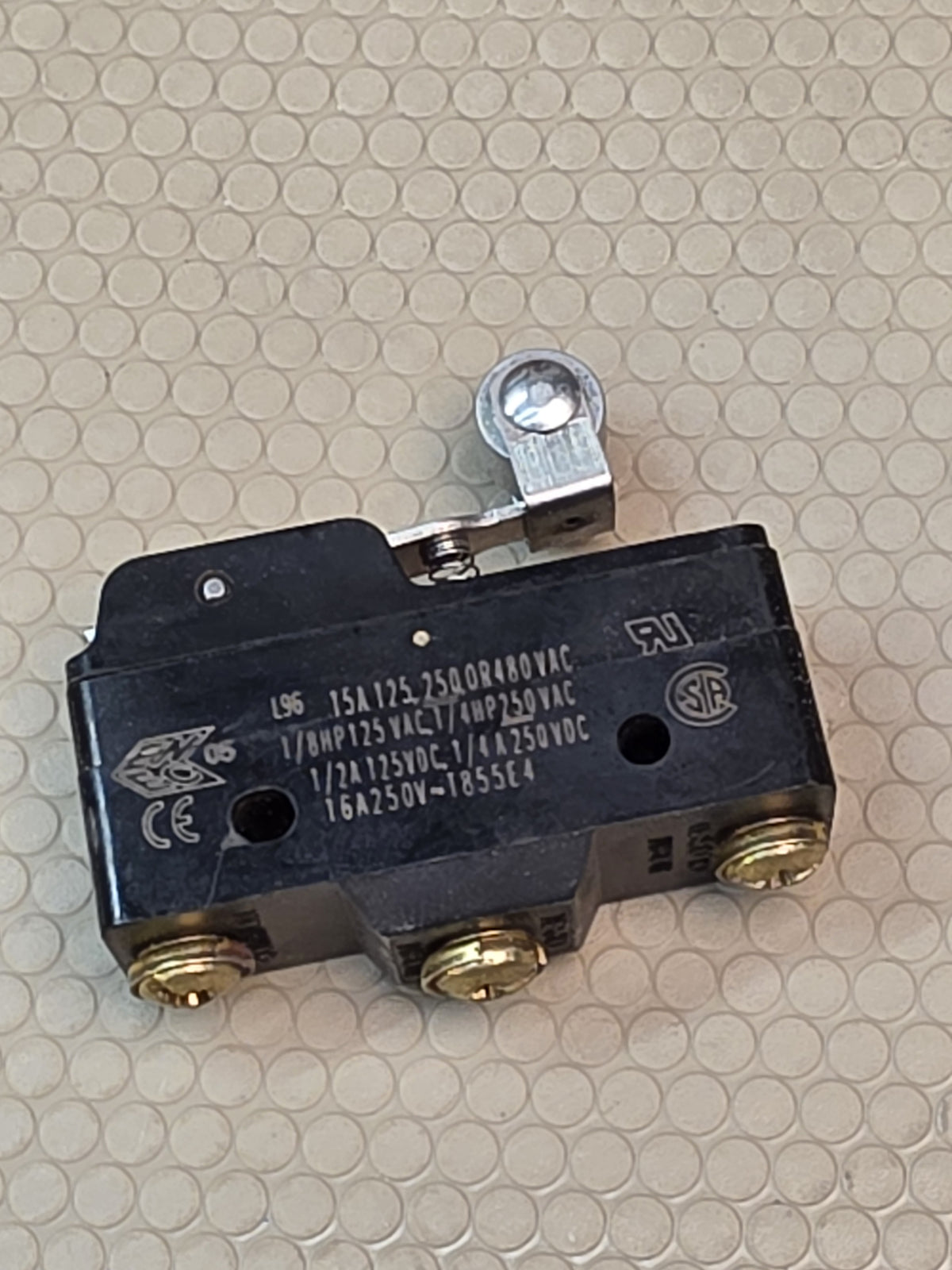 Honeywell BZ-2RW82212-A2 roller lever snap action switch 15A 480VAC