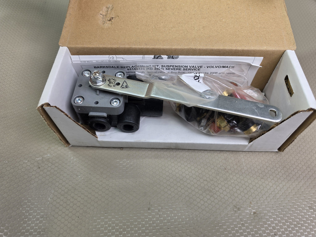 Volvo Genuine OEM 85144423 Suspension Leveling Valve Kit Mack Truck Height Control