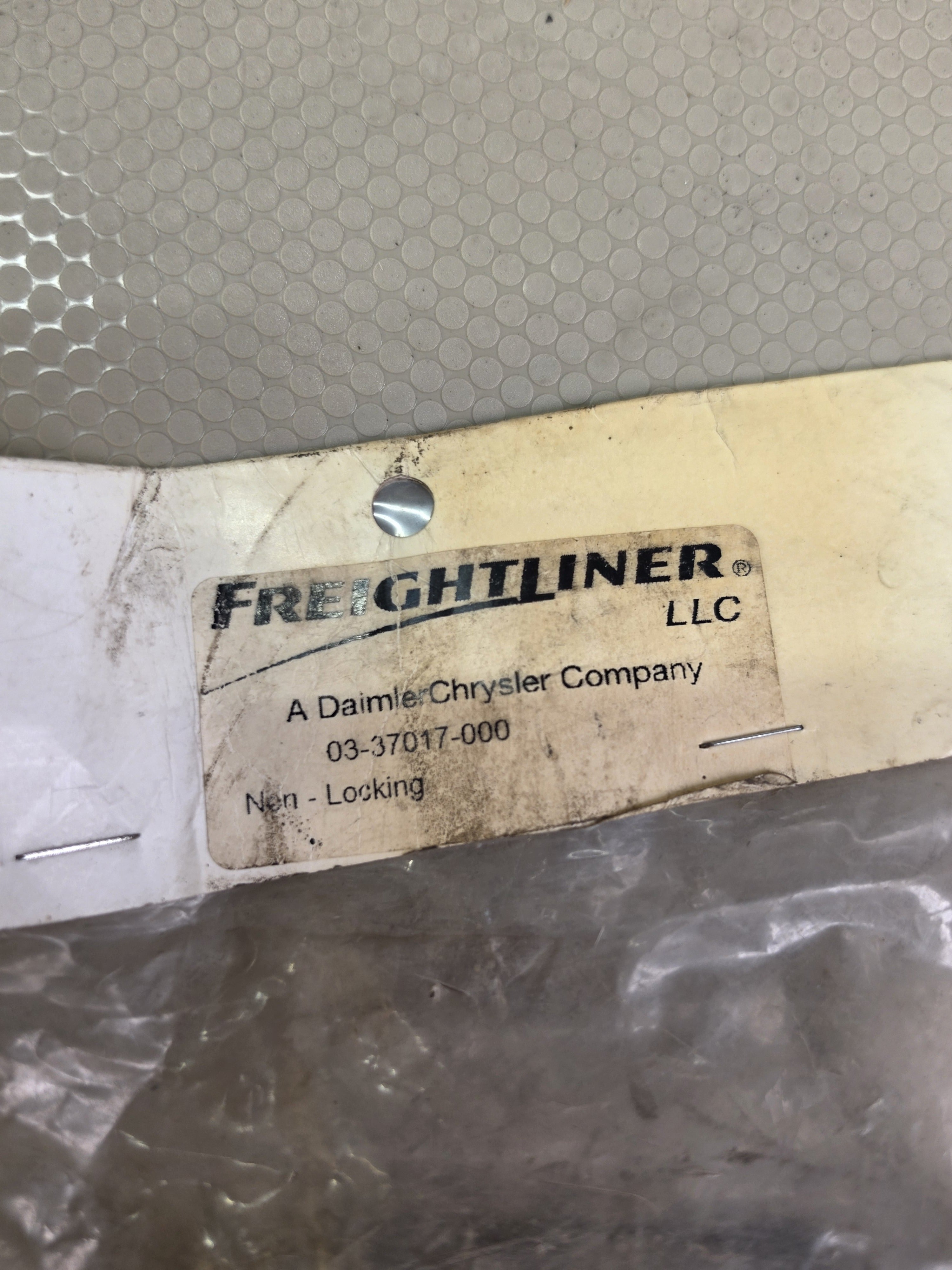 Genuine Freightliner Fuel Tank Cap 1/4 Push and Turn, Non-Locking 03-37017-000