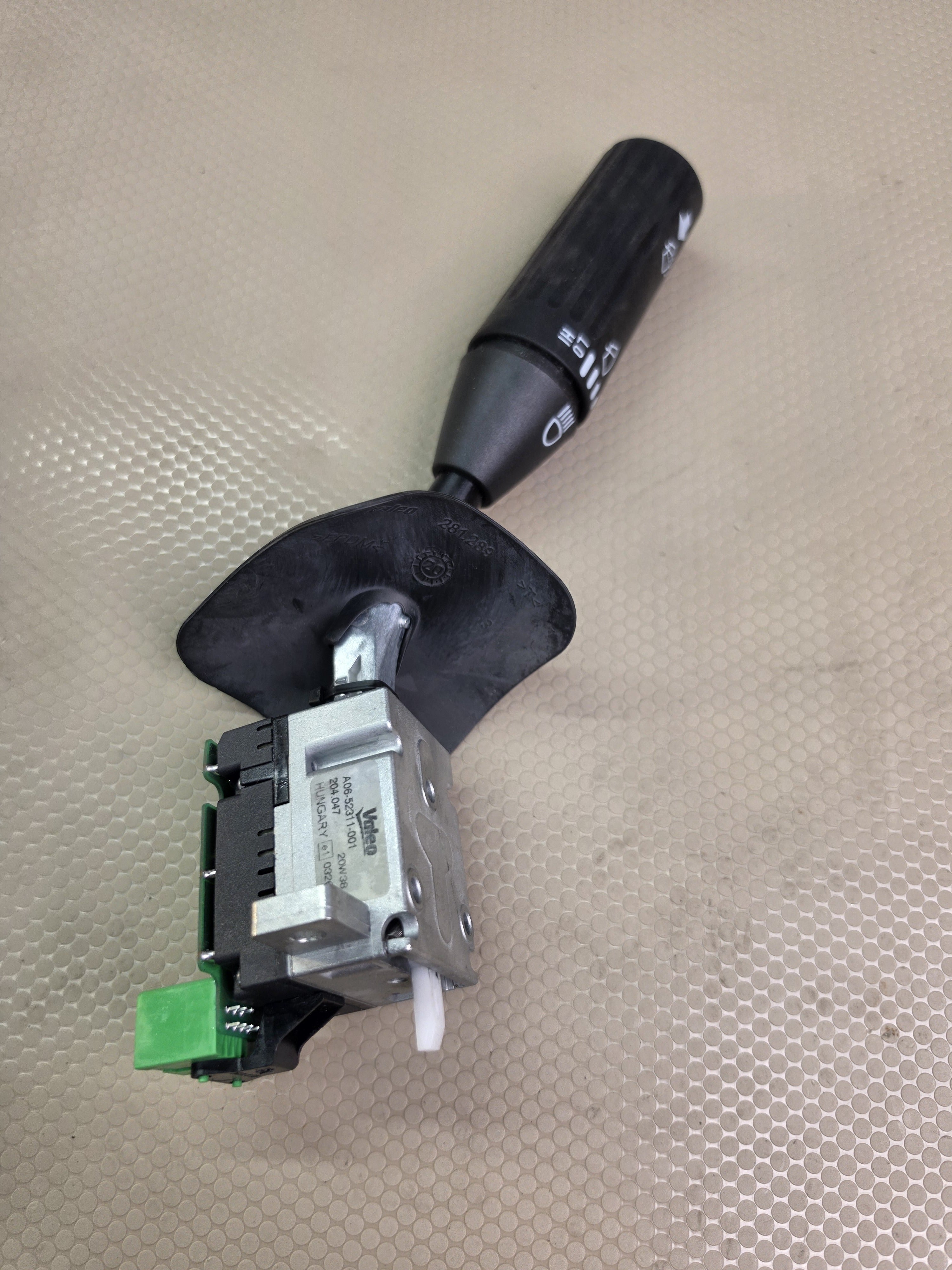 Freightliner Cascadia Valeo A06-52311-001 Multi-Function Turn Signal Wiper Switc