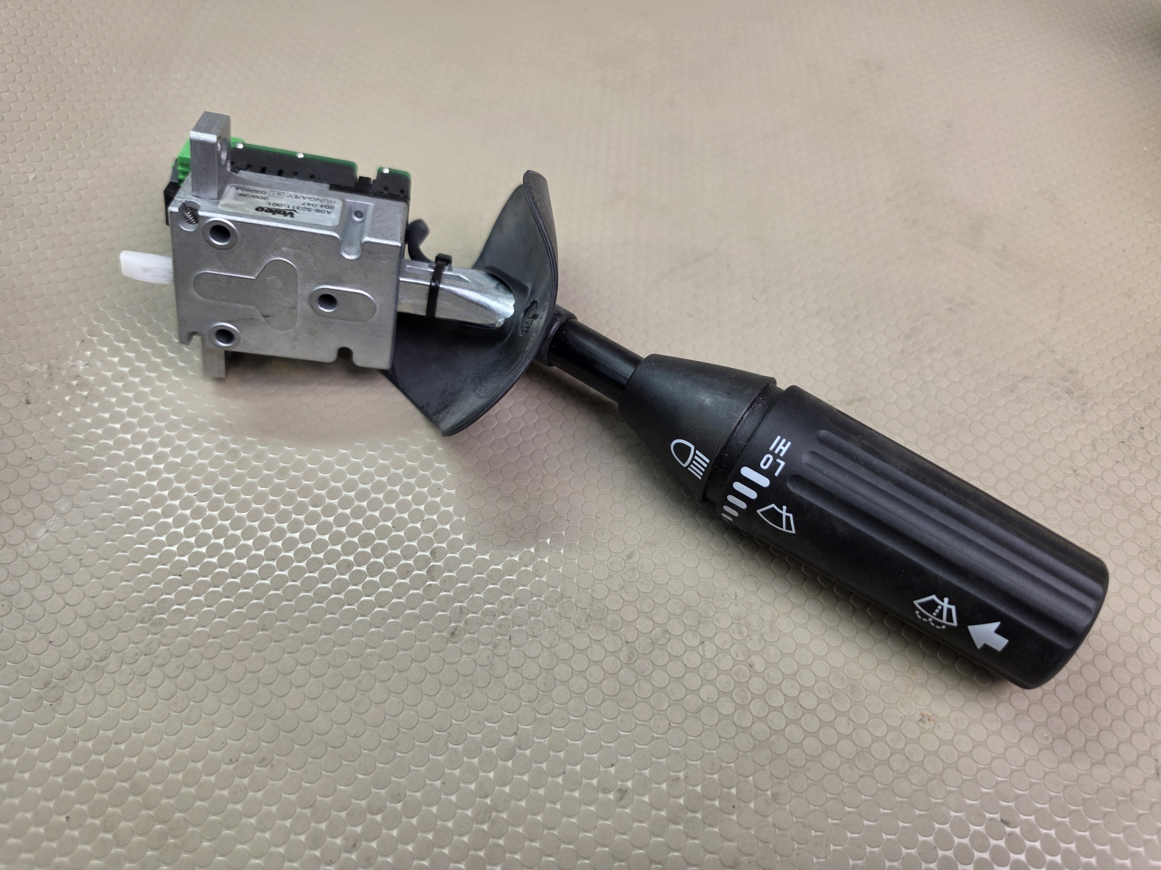 Freightliner Cascadia Valeo A06-52311-001 Multi-Function Turn Signal Wiper Switc