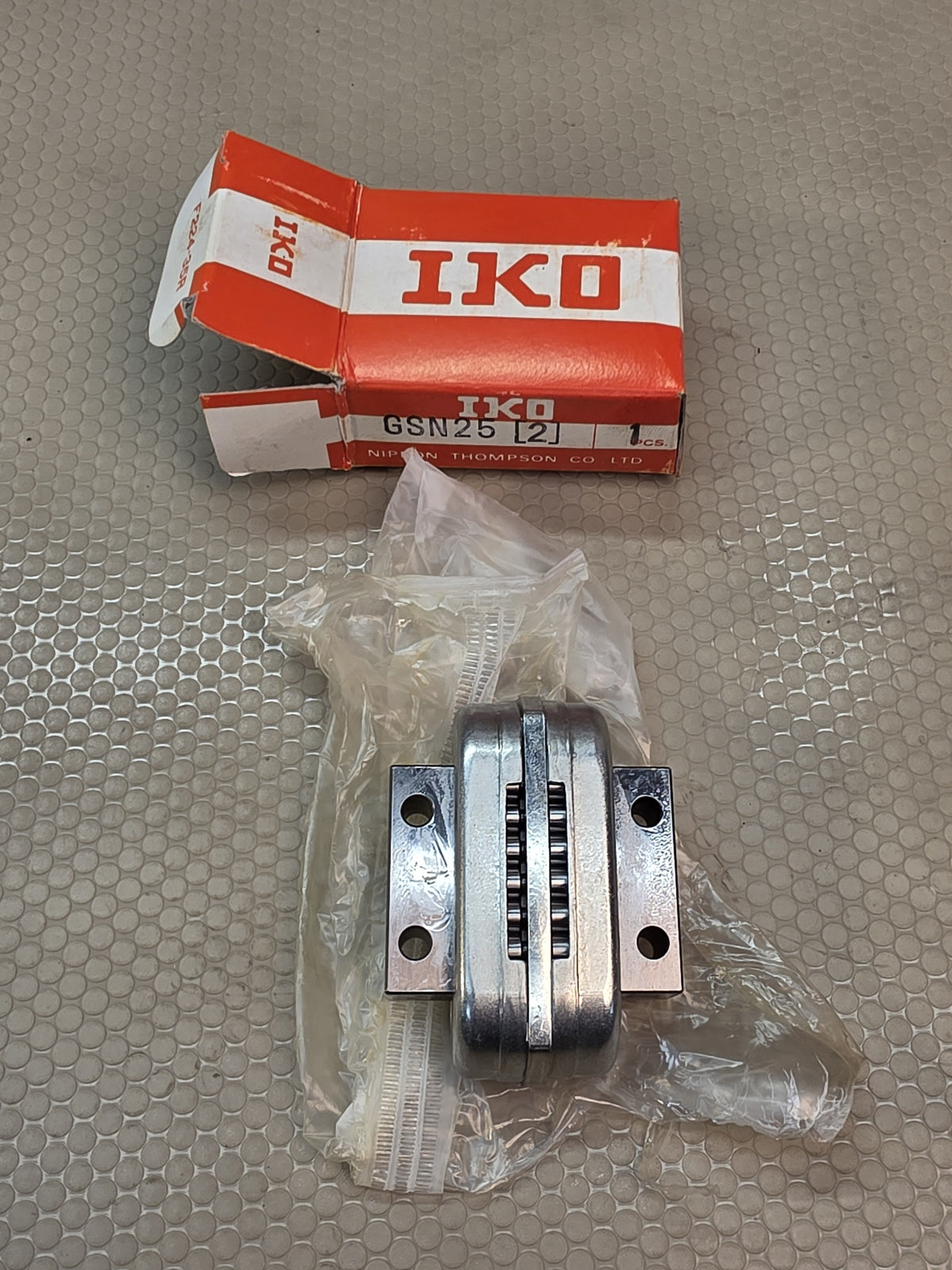 IKO GSN25 [2] Roller Way Linear Slide Needle Bearing Block Japan - Genuine - NEW