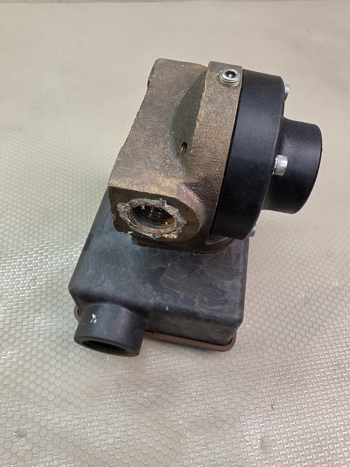 UFM SN-BSE2GM-4-32V1.0-A4XR-1D-1D 0-2 GPM Vane Flow Meter Dual Switch