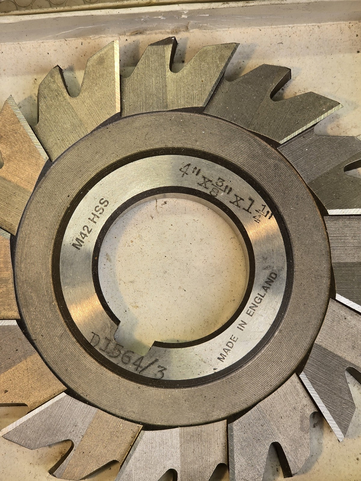 M42 HSS Staggered Tooth Side Milling Cutter 4" x 5/8" x 1-1/4" Arbor D1564/3