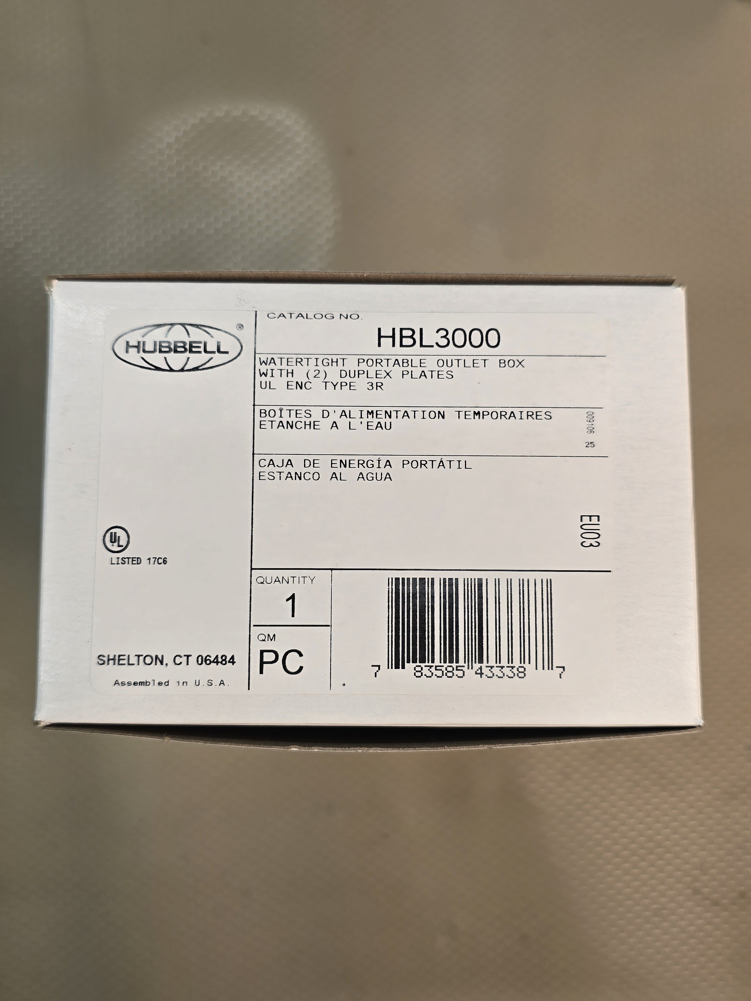 HUBBELL HBL3000 Watertight Portable Outlet Box (2) Duplex Plates UL 3R New