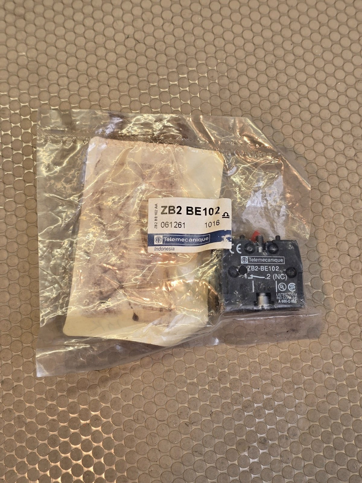 Telemecanique ZB2-BE102 NC Contact Block 22mm Push Button Switch Element New