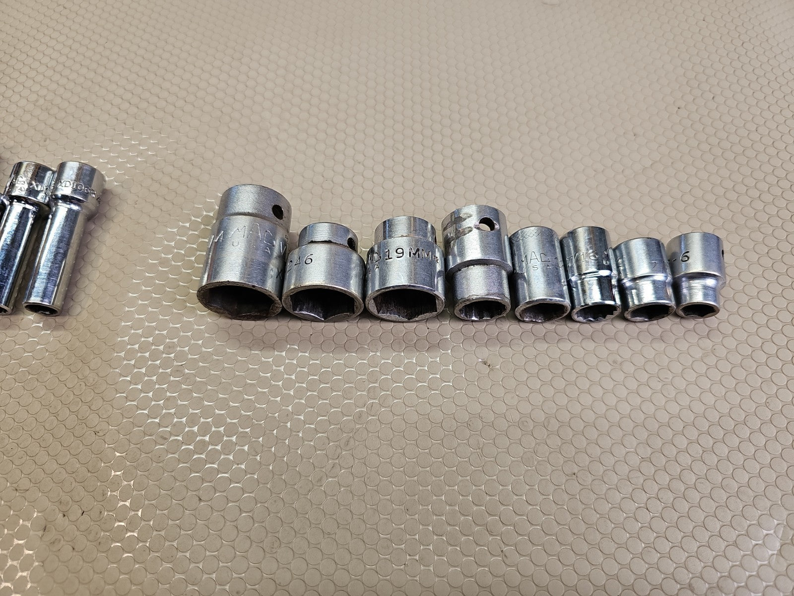 Mac Tools 19 Piece 3/8'' Drive 6 Point Metric Chrome Socket Set Mixed