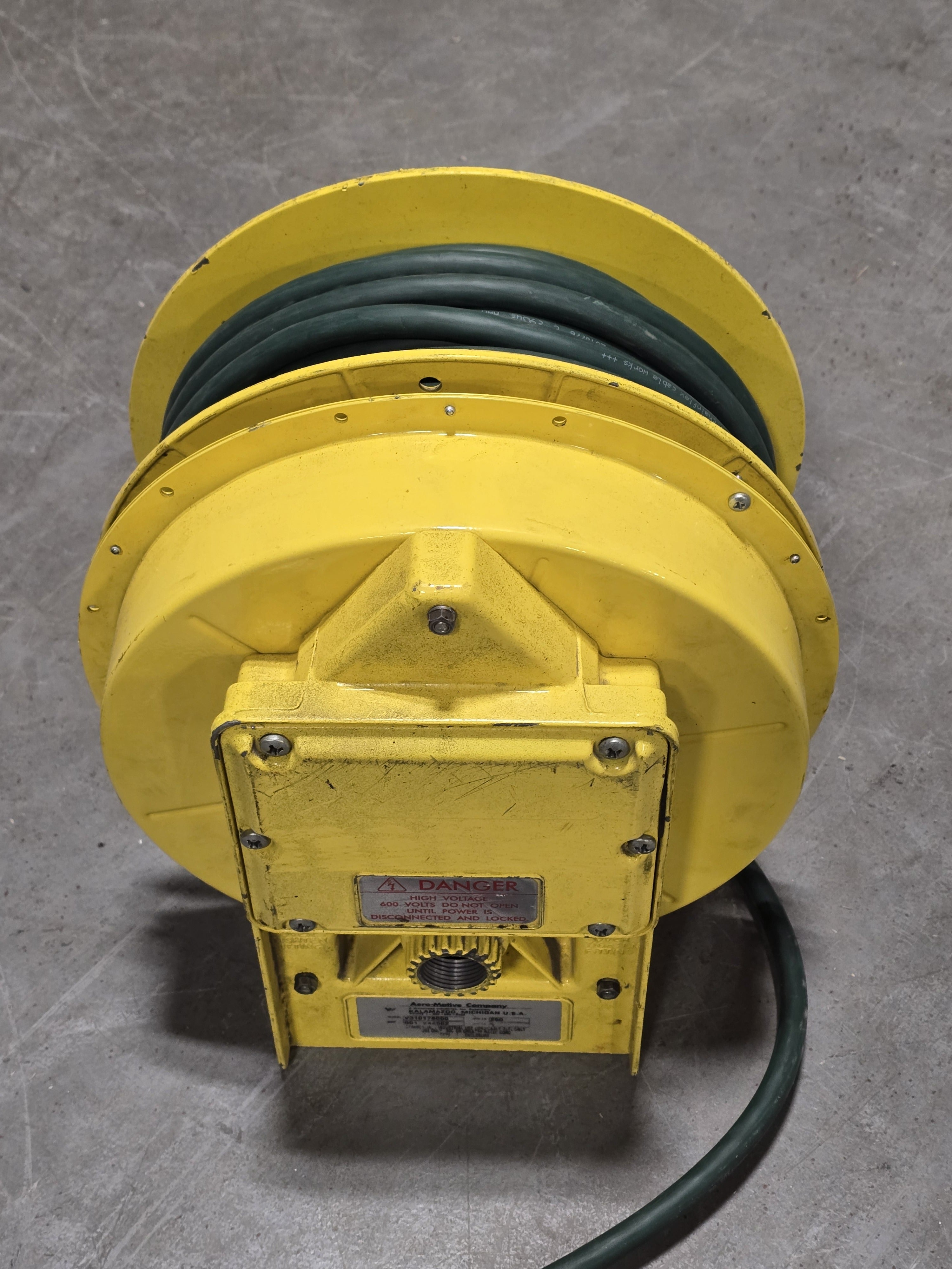 Aero-Motive V31017 8000 Electric Cable Reel 5A 250V Type 1 Enclosure + Wire