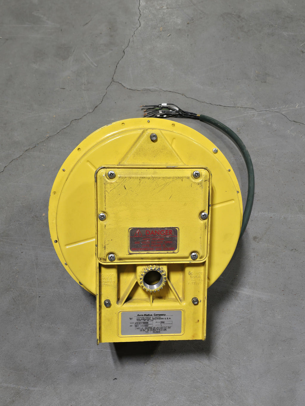 Aero-Motive V31017 8000 Electric Cable Reel 5A 250V Type 1 Enclosure + Wire