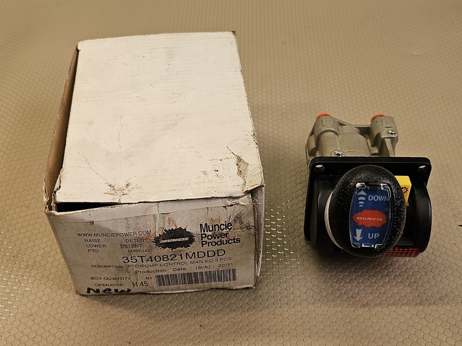 Muncie 35T40821MDDD PTO Pump Control Valve Manual 3 Position New
