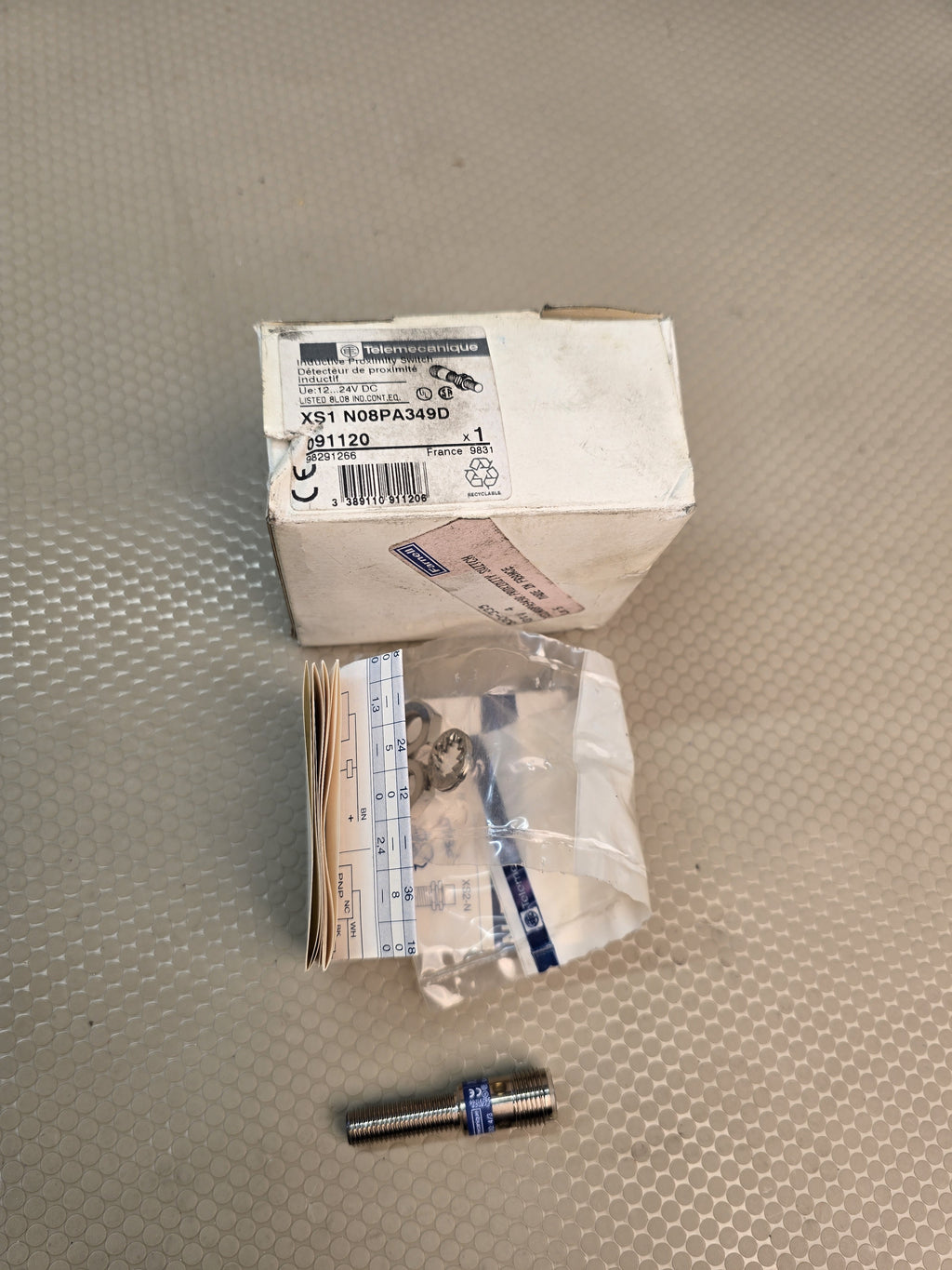 Telemecanique XS1 N08PA349D Inductive Proximity Switch 12-24V DC