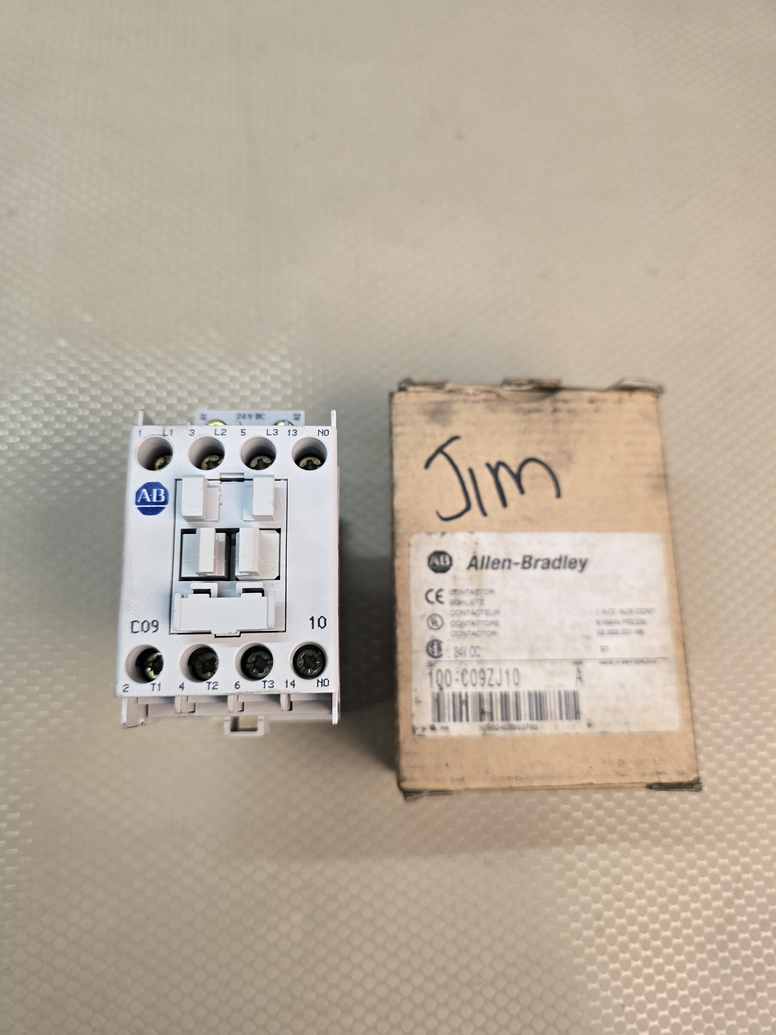 Allen-Bradley 100-C09ZJ10 Contactor 24V DC 3 Main Poles 1 N.O. Aux Cont