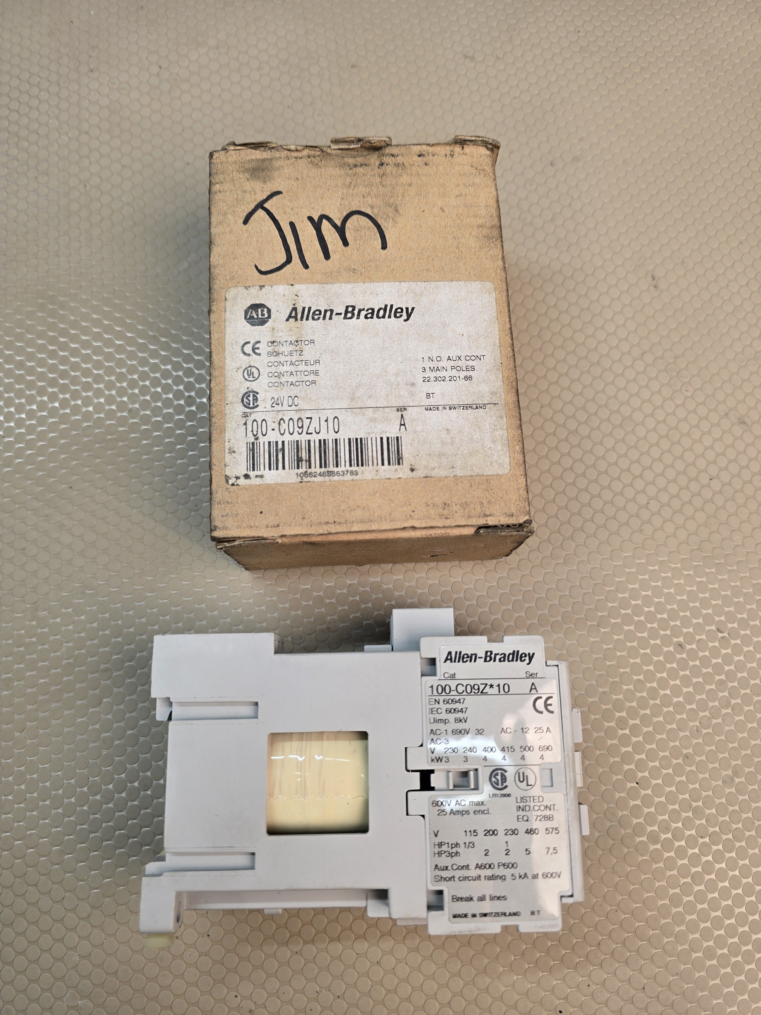 Allen-Bradley 100-C09ZJ10 Contactor 24V DC 3 Main Poles 1 N.O. Aux Cont
