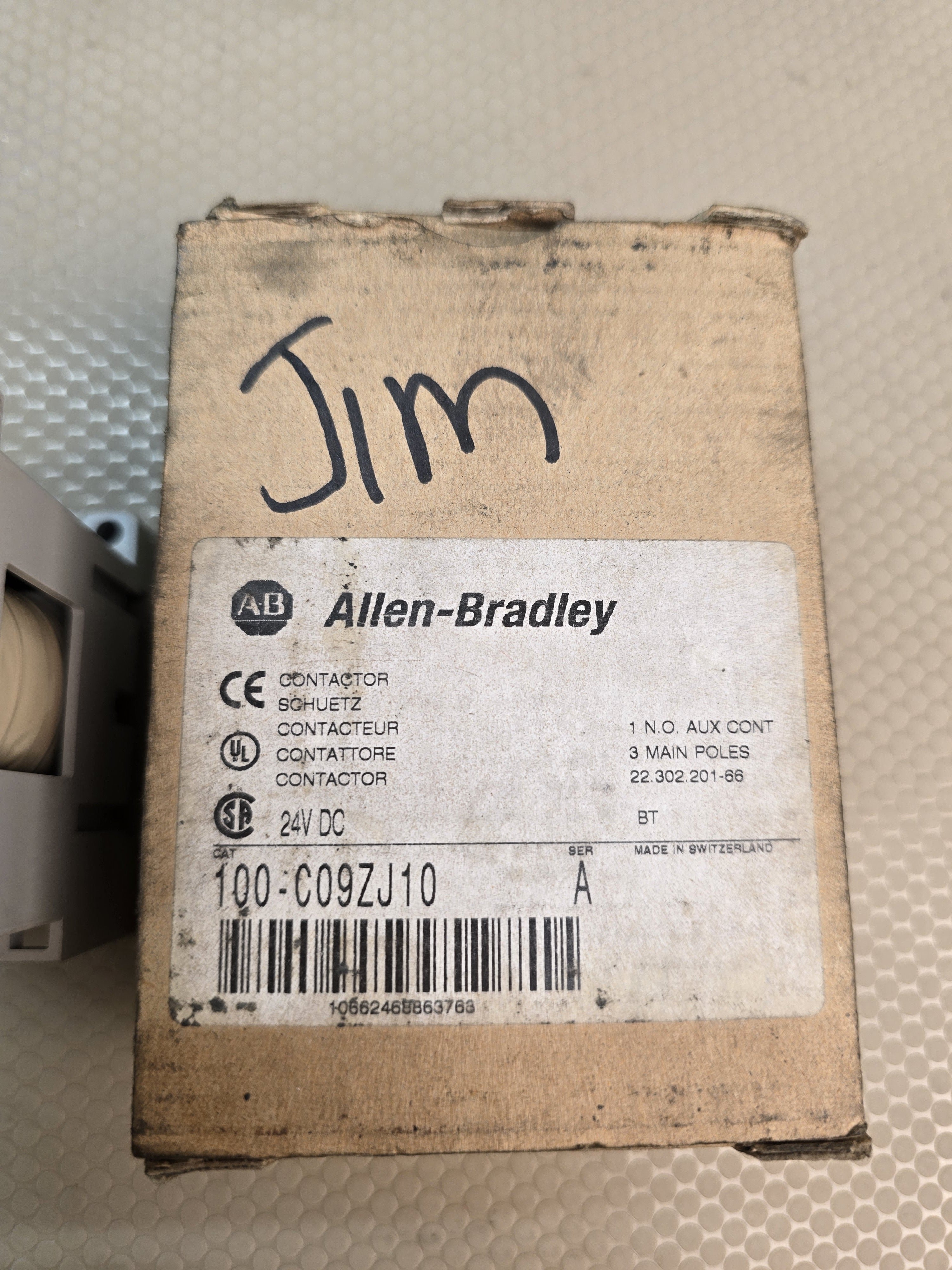 Allen-Bradley 100-C09ZJ10 Contactor 24V DC 3 Main Poles 1 N.O. Aux Cont