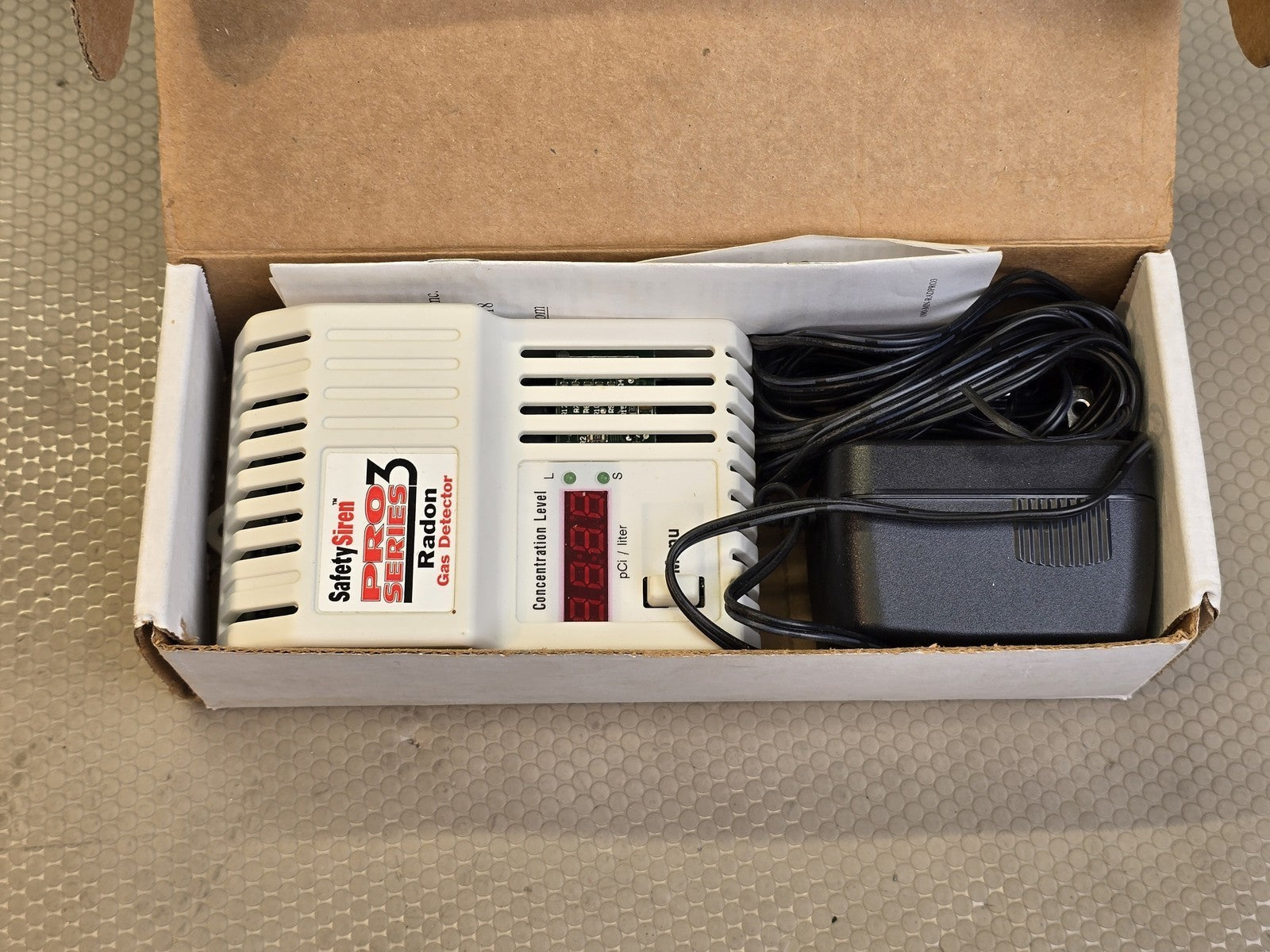 SafetySiren HS71512 Pro Series 3 Digital Radon Gas Detector Monitor w/ AC Adapte