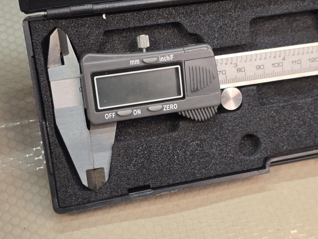 CEN-TECH Digital Caliper 0-150mm 0-6in Measuring Tool