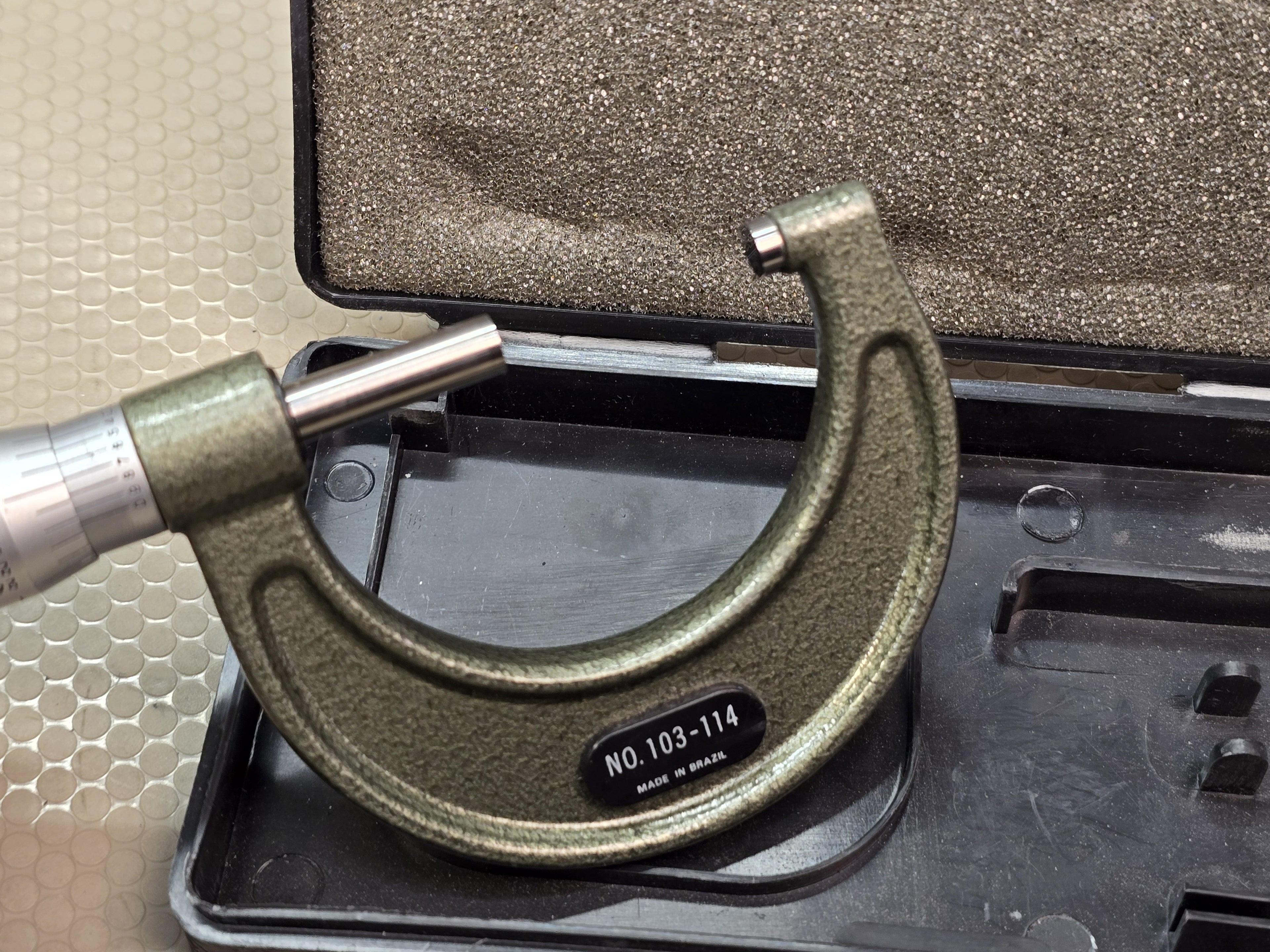 MITUTOYO 103-114 Outside Micrometer 1-2" .0001" Precision Made in Brazil