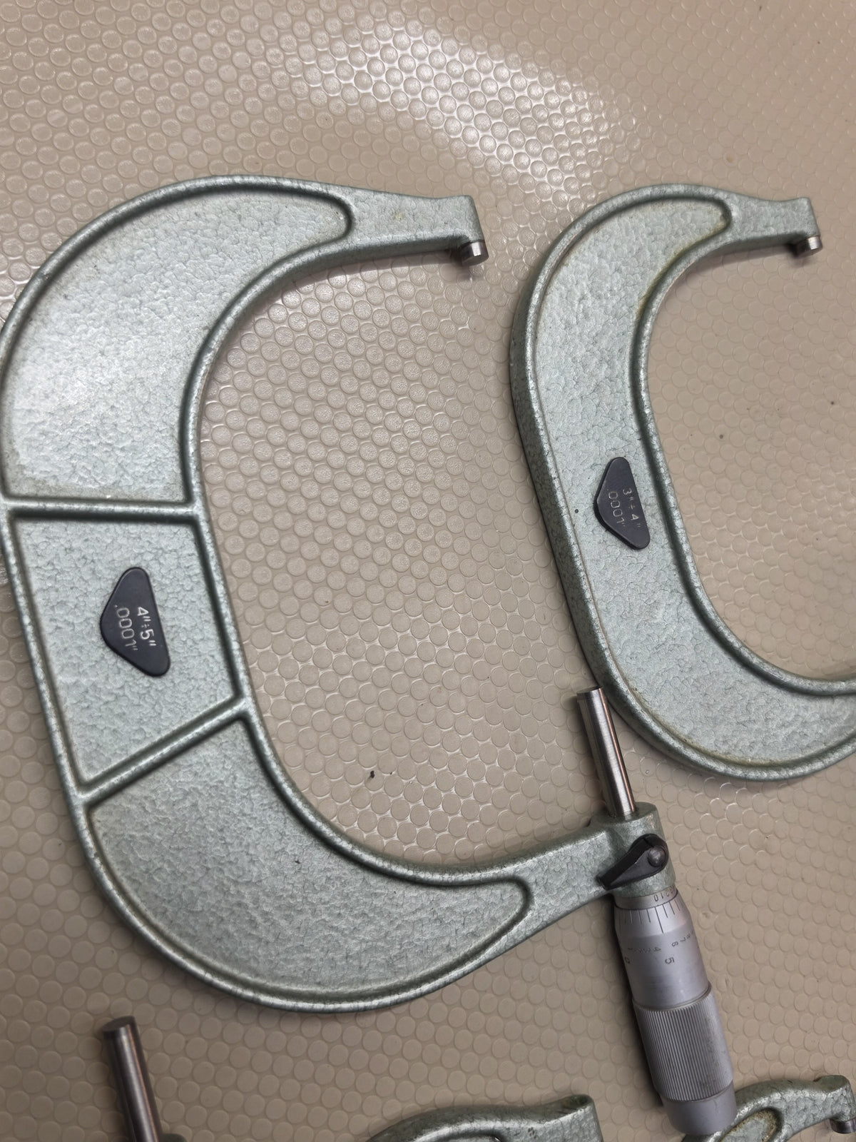 VIS Outside Micrometer Set 6 Inch to 0 Friction Thimble Lock