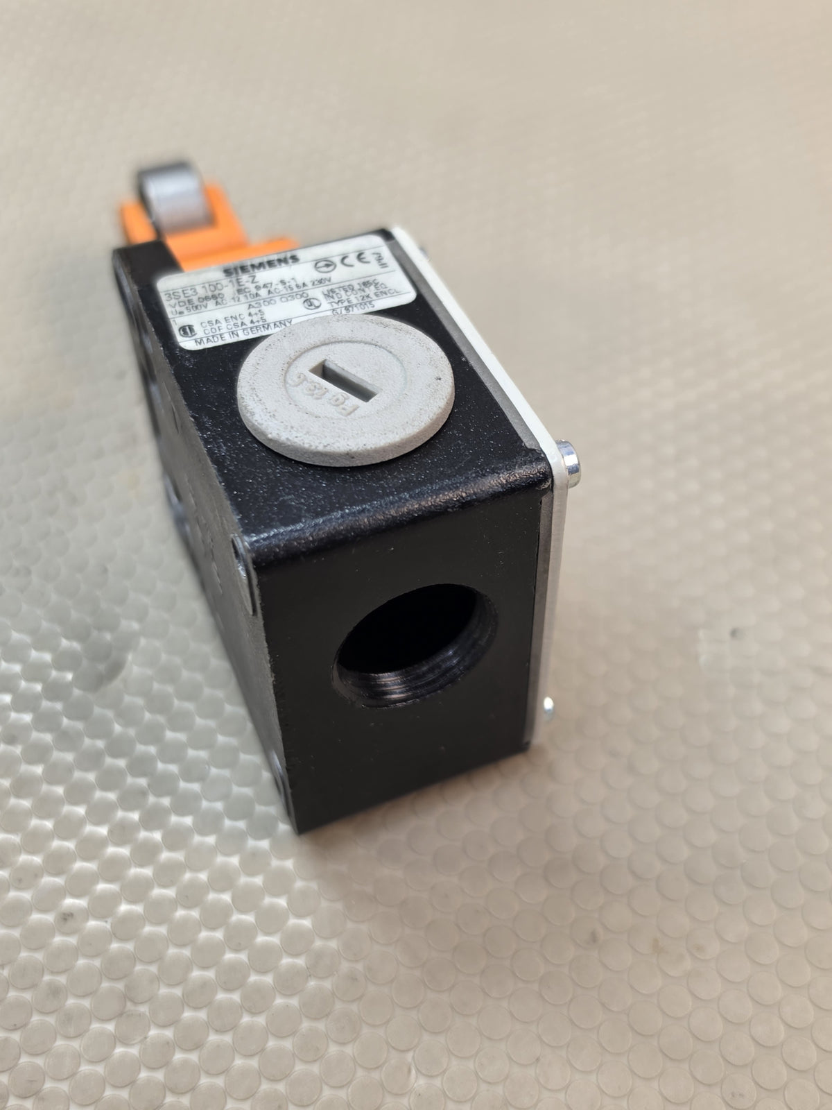 SIEMENS 3SE3 100-1E-Z Limit Switch Roller Lever 500V 10A NEW
