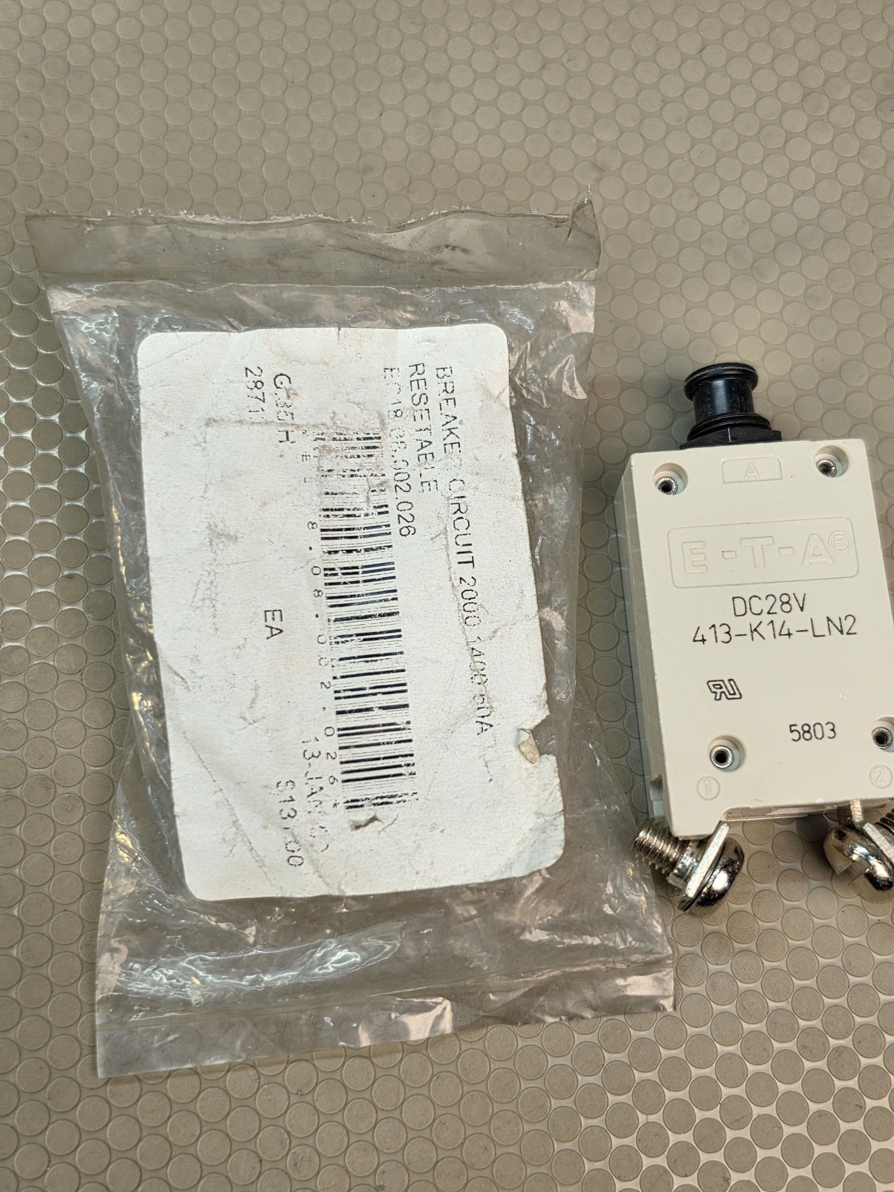 E-T-A 413-K14-LN2 DC28V Circuit Breaker 2000 1400