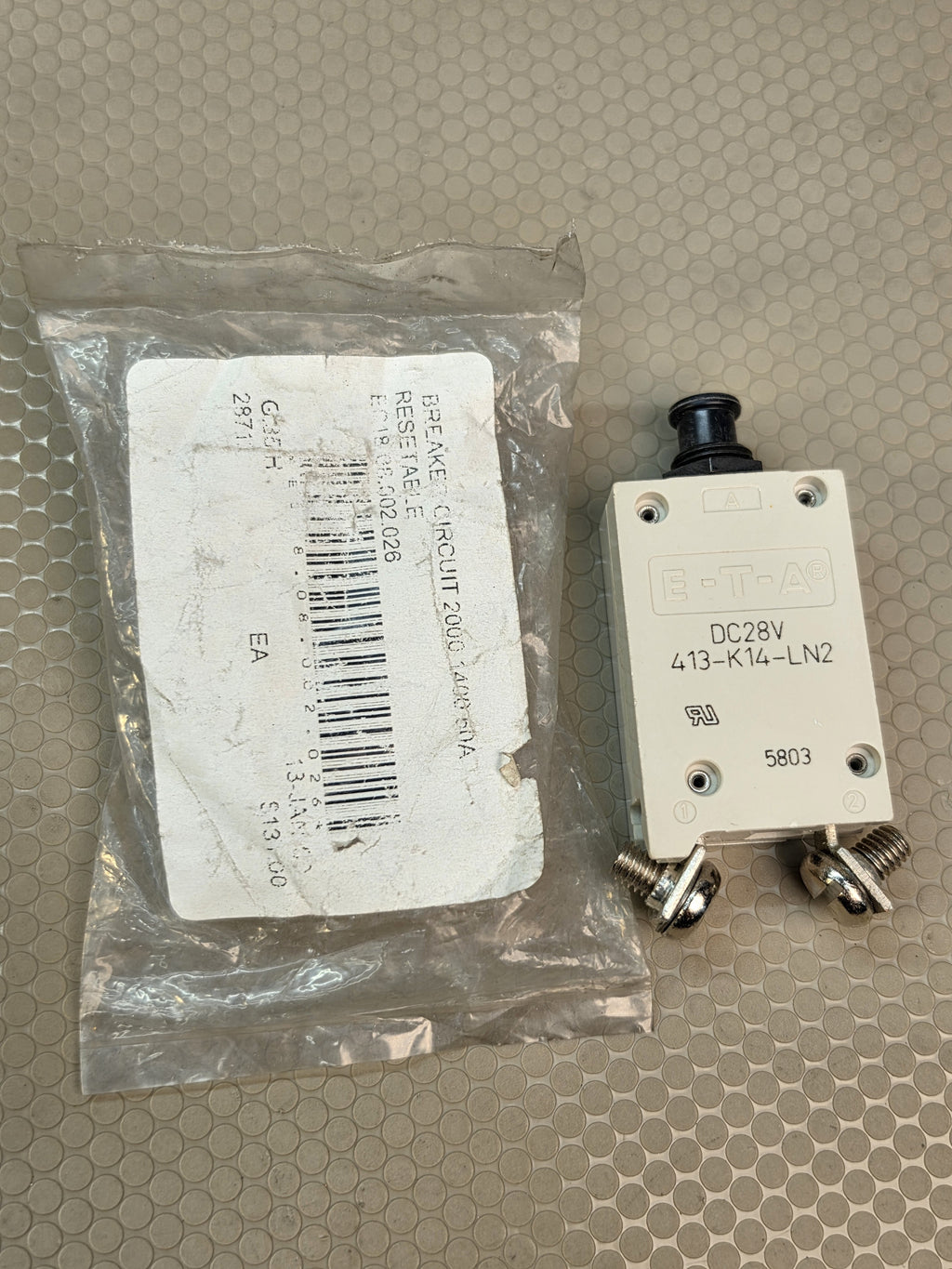 E-T-A 413-K14-LN2 DC28V Circuit Breaker 2000 1400 60A Resetable