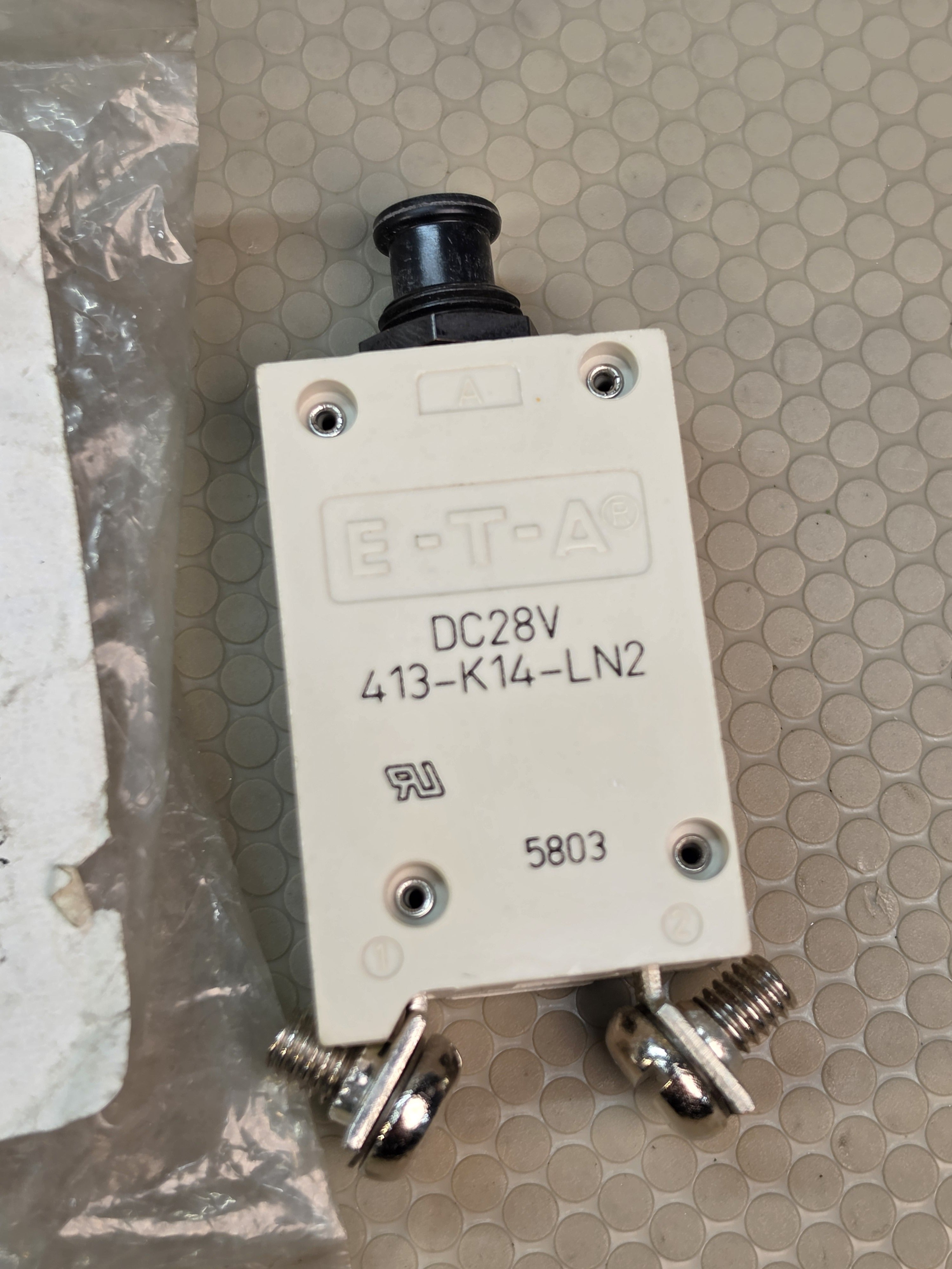 E-T-A 413-K14-LN2 DC28V Circuit Breaker 2000 1400 60A Resetable