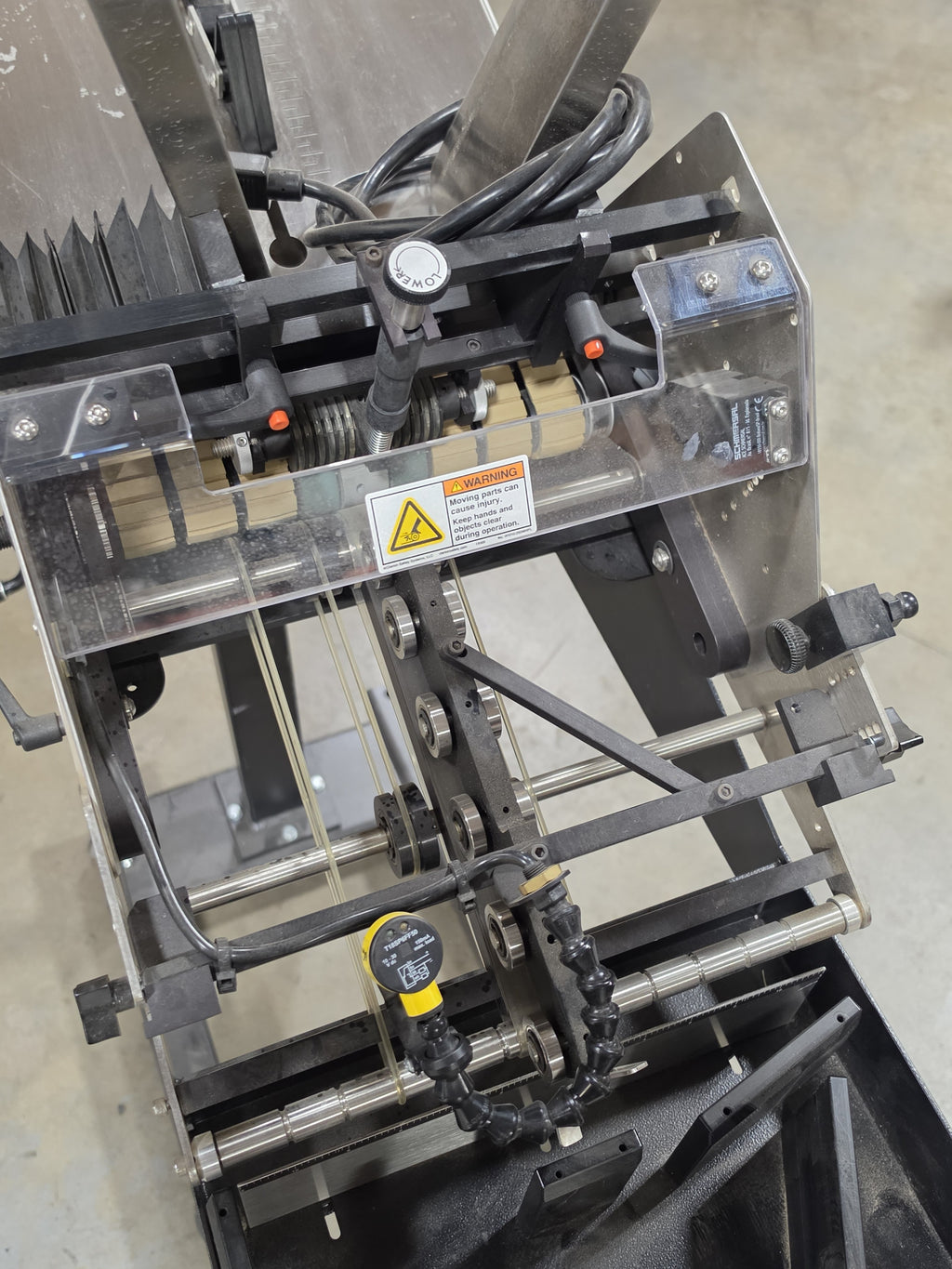 Streamfeeder C-1250 Industrial Friction Feeder Machine 115VAC + OEM Rolling Stand