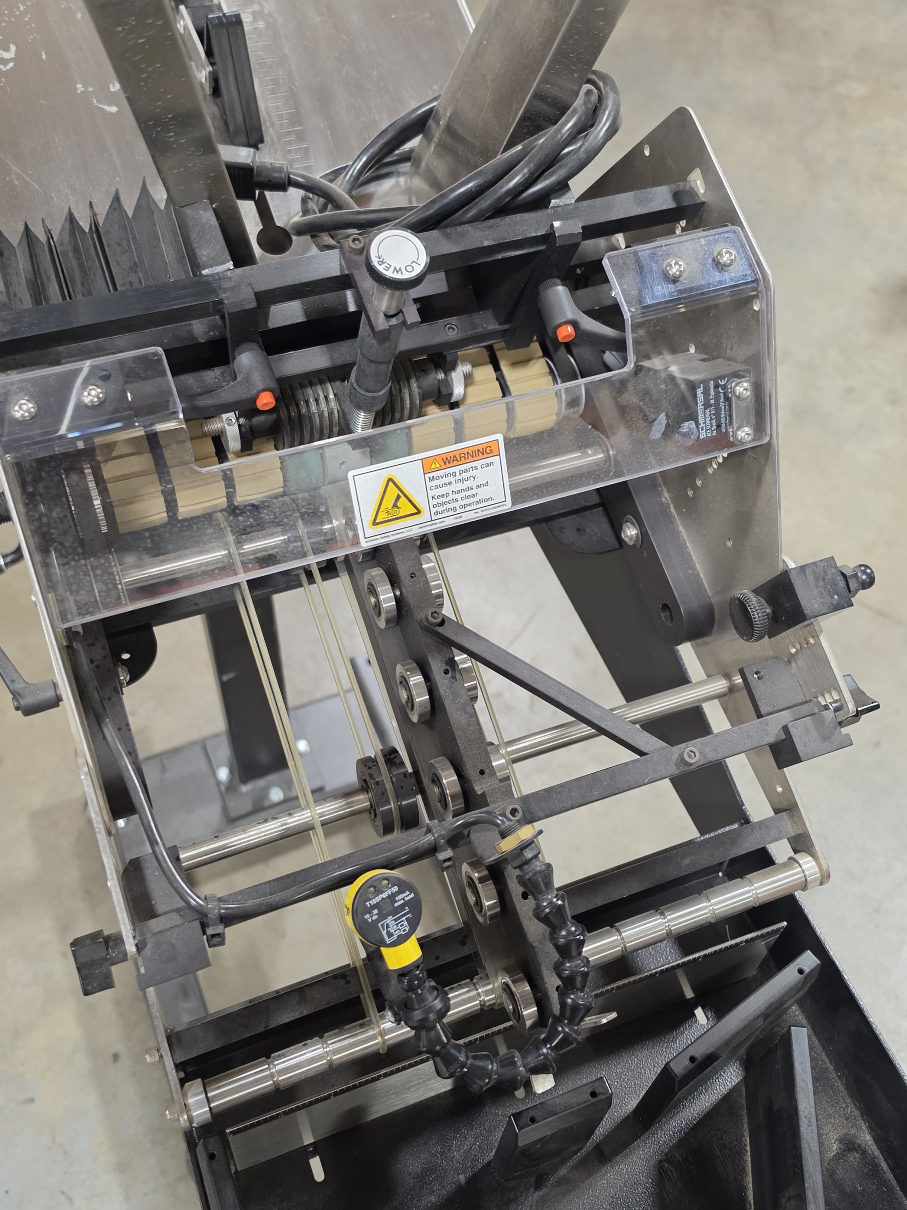 Streamfeeder C-1250 Industrial Friction Feeder Machine 115VAC + OEM Rolling Stand