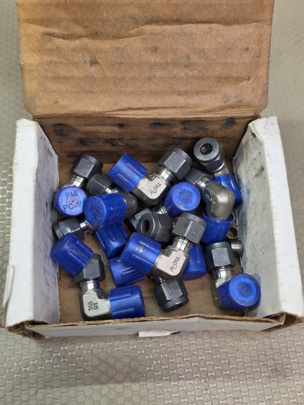 Tylok SS-4-SME-4 1/4" Tube x 1/4" MNPT 316 SS Male Elbow Single Ferrule Lot of 1