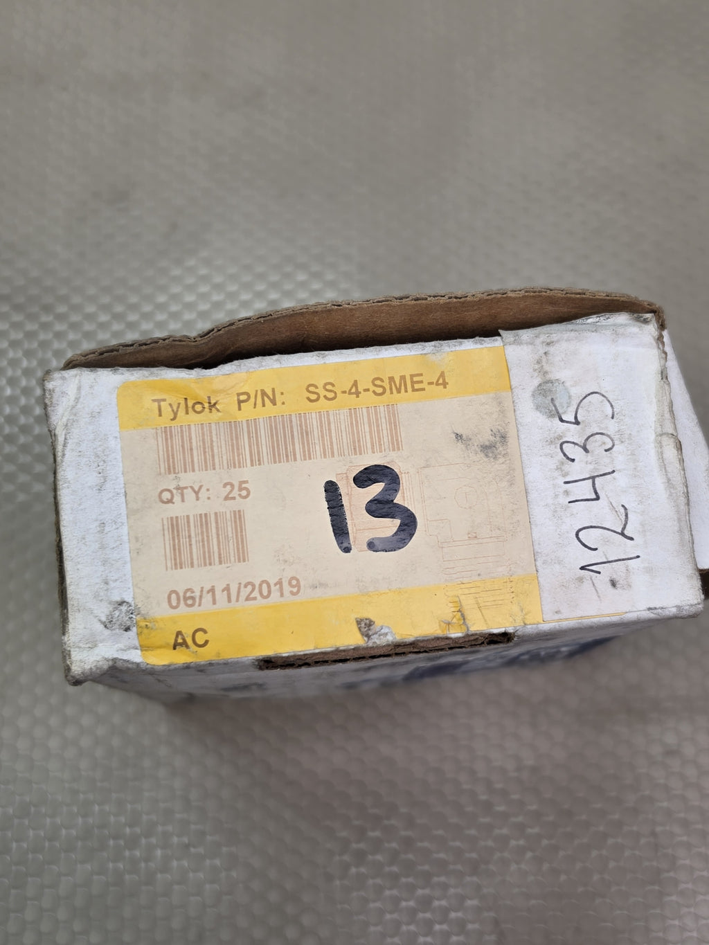 Tylok SS-4-SME-4 1/4" Tube x 1/4" MNPT 316 SS Male Elbow Single Ferrule Lot of 1