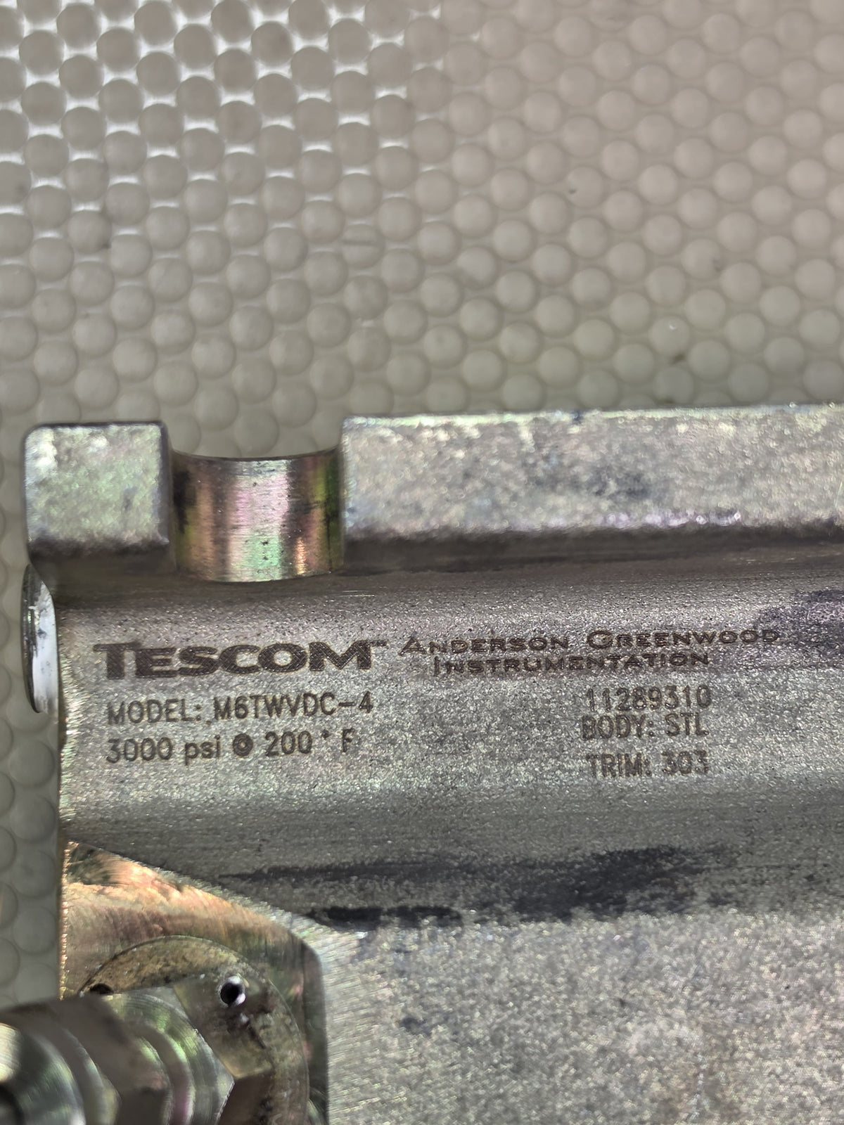 TESCOM Anderson Greenwood M6TWVDC-4 5-Valve Manifold Carbon Steel 3000 PSI