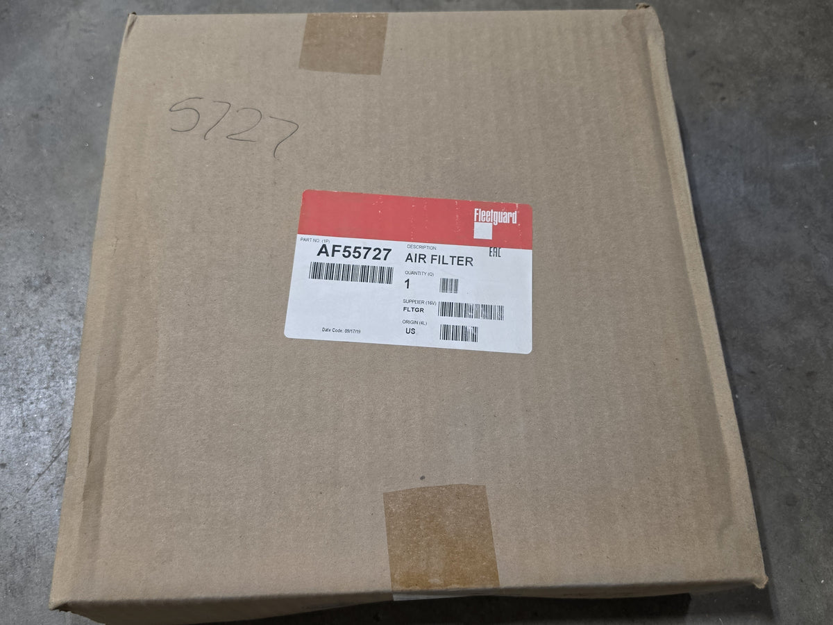 Fleetguard AF55727 Air Filter New in Box Heavy Duty Engine Filter