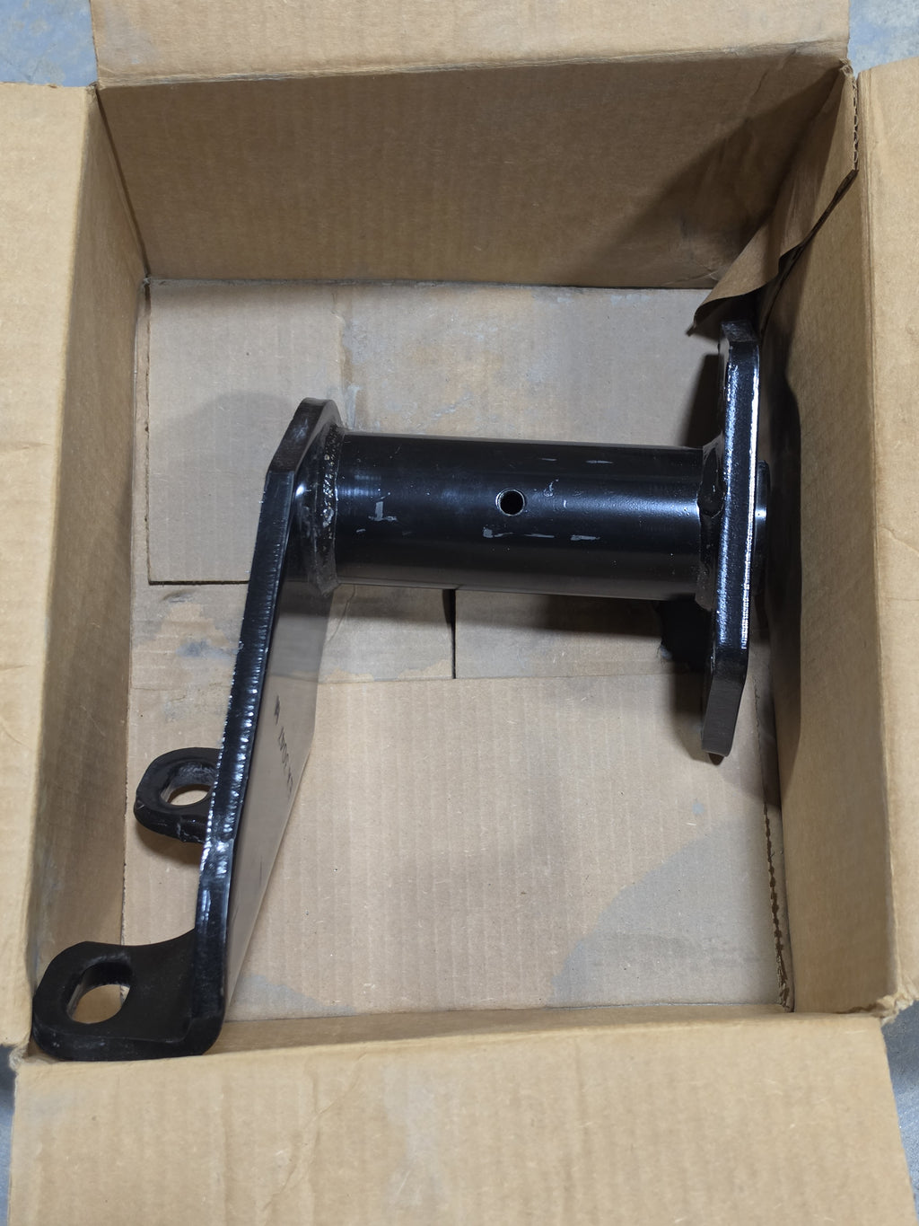 Meritor B83-3299E3047 Air Brake Chamber Mounting Bracket Heavy Duty Truck NEW