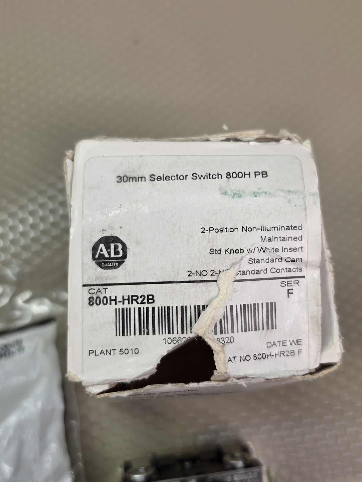 Allen-Bradley 800H-HR2B Ser F 30mm 2-Pos Maintained Selector Switch 2NO/2NC