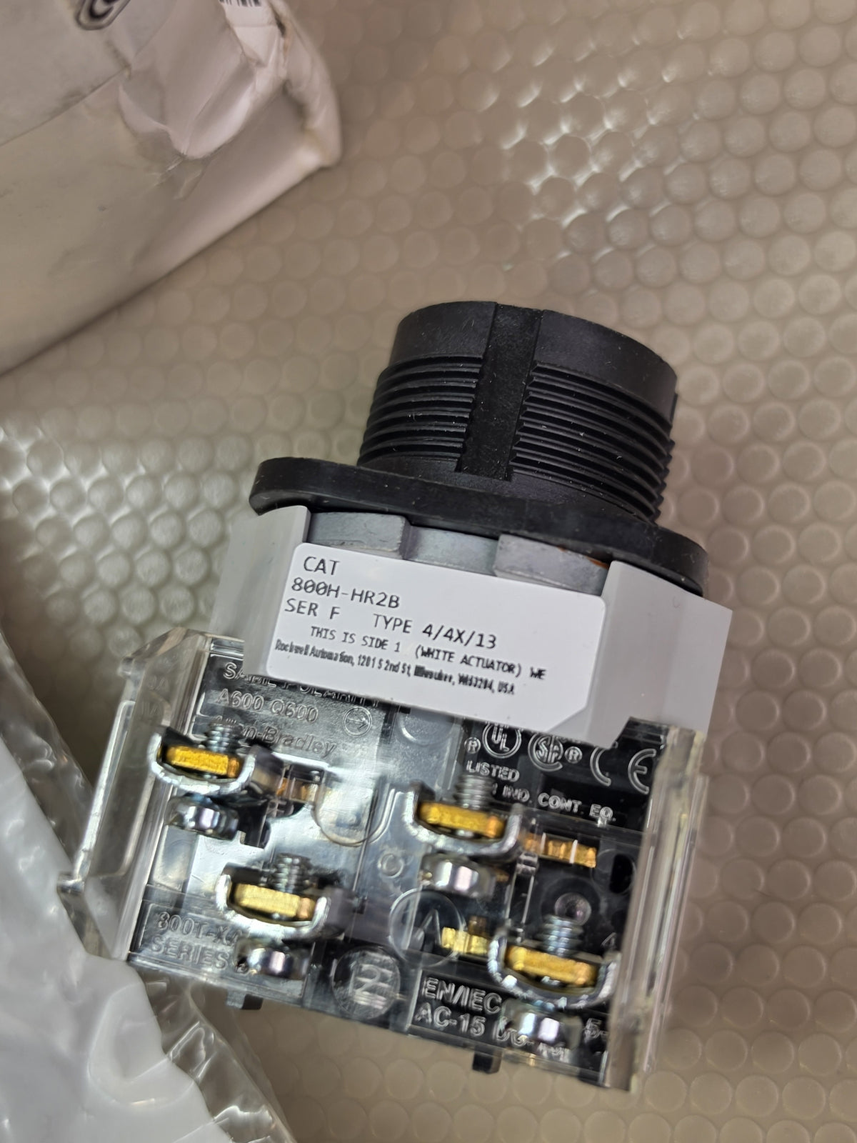 Allen-Bradley 800H-HR2B Ser F 30mm 2-Pos Maintained Selector Switch 2NO/2NC