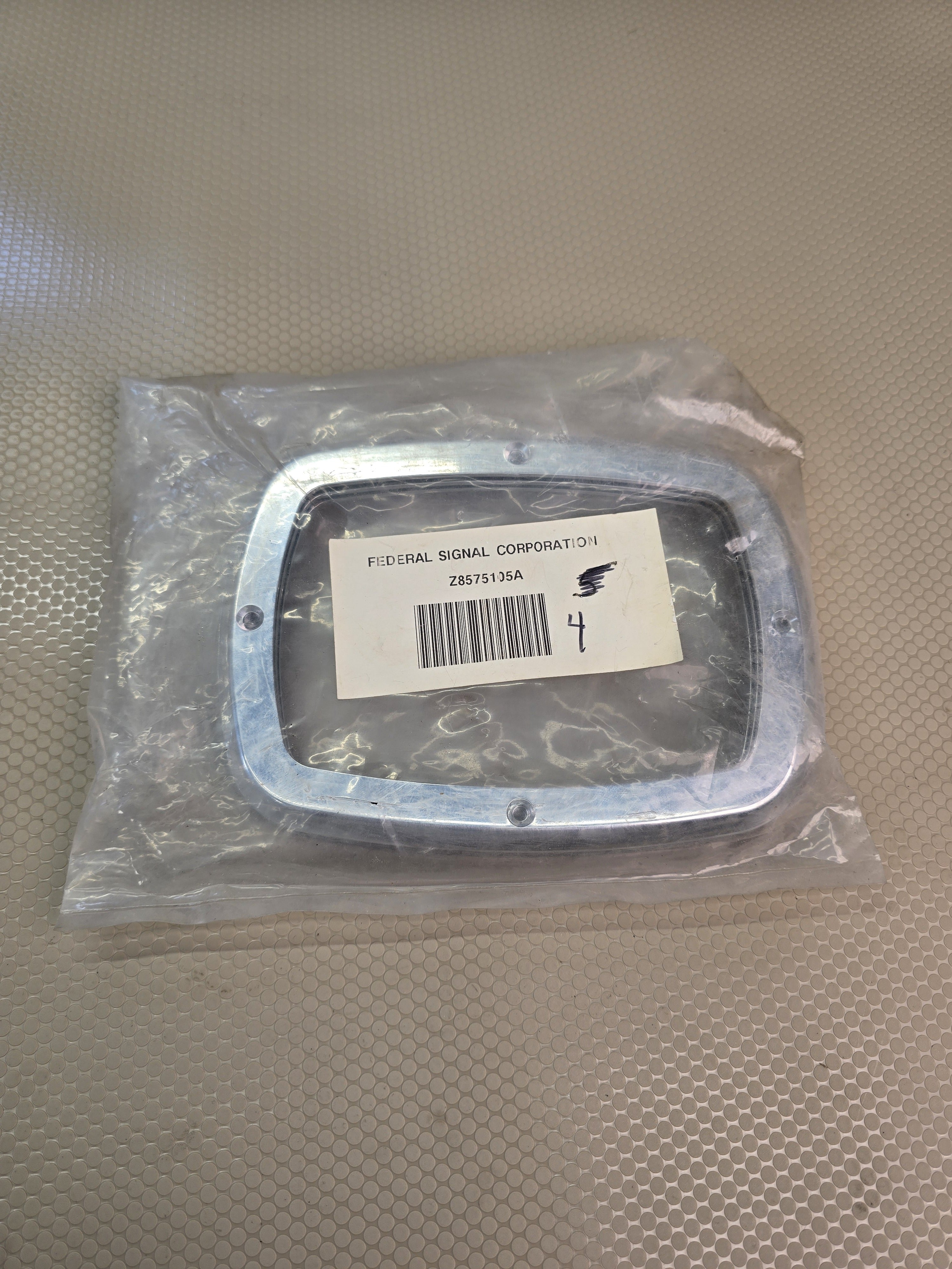 FEDERAL SIGNAL CORPORATION Z8575135A Chrome Bezel Trim New