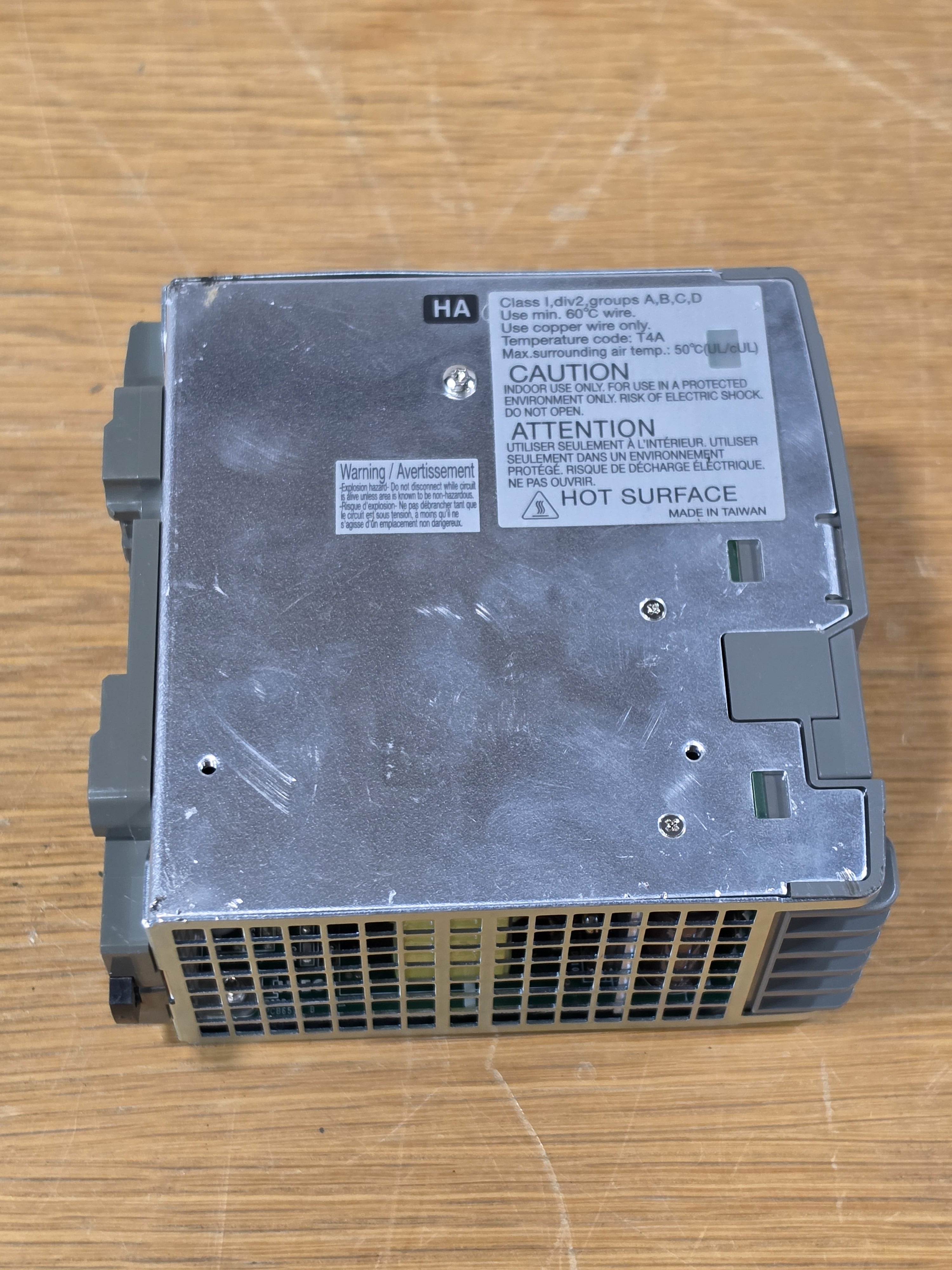 IDEC PS5R-VG24 Power Supply 240W 24VDC 10A Output 100-240VAC Input