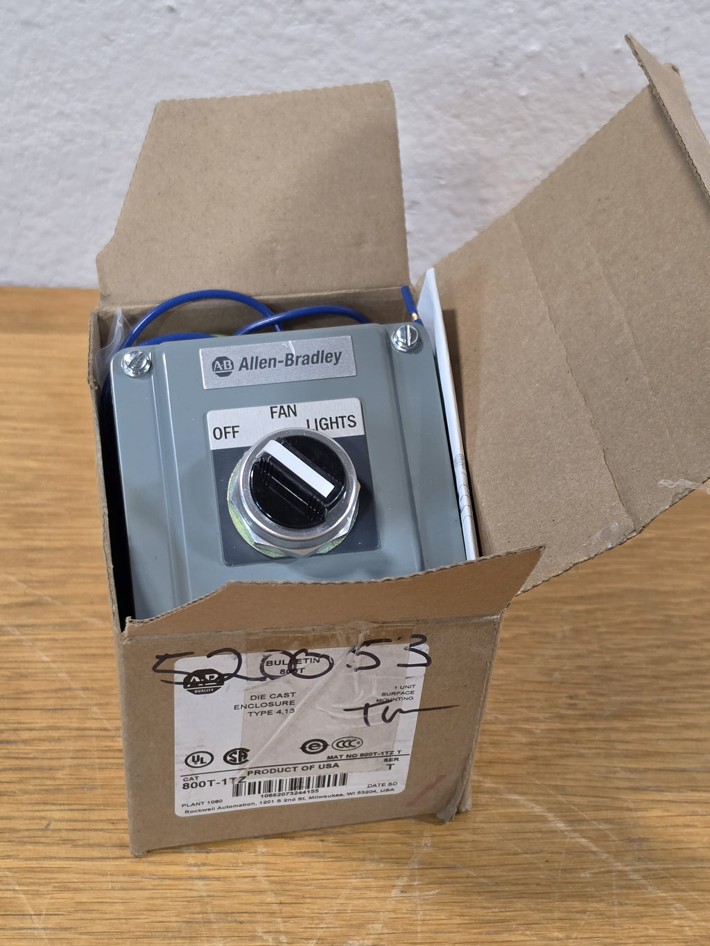 Allen-Bradley 800T-1TZ Die Cast Selector Switch Enclosure Type 4,13 FAN LIGHTS