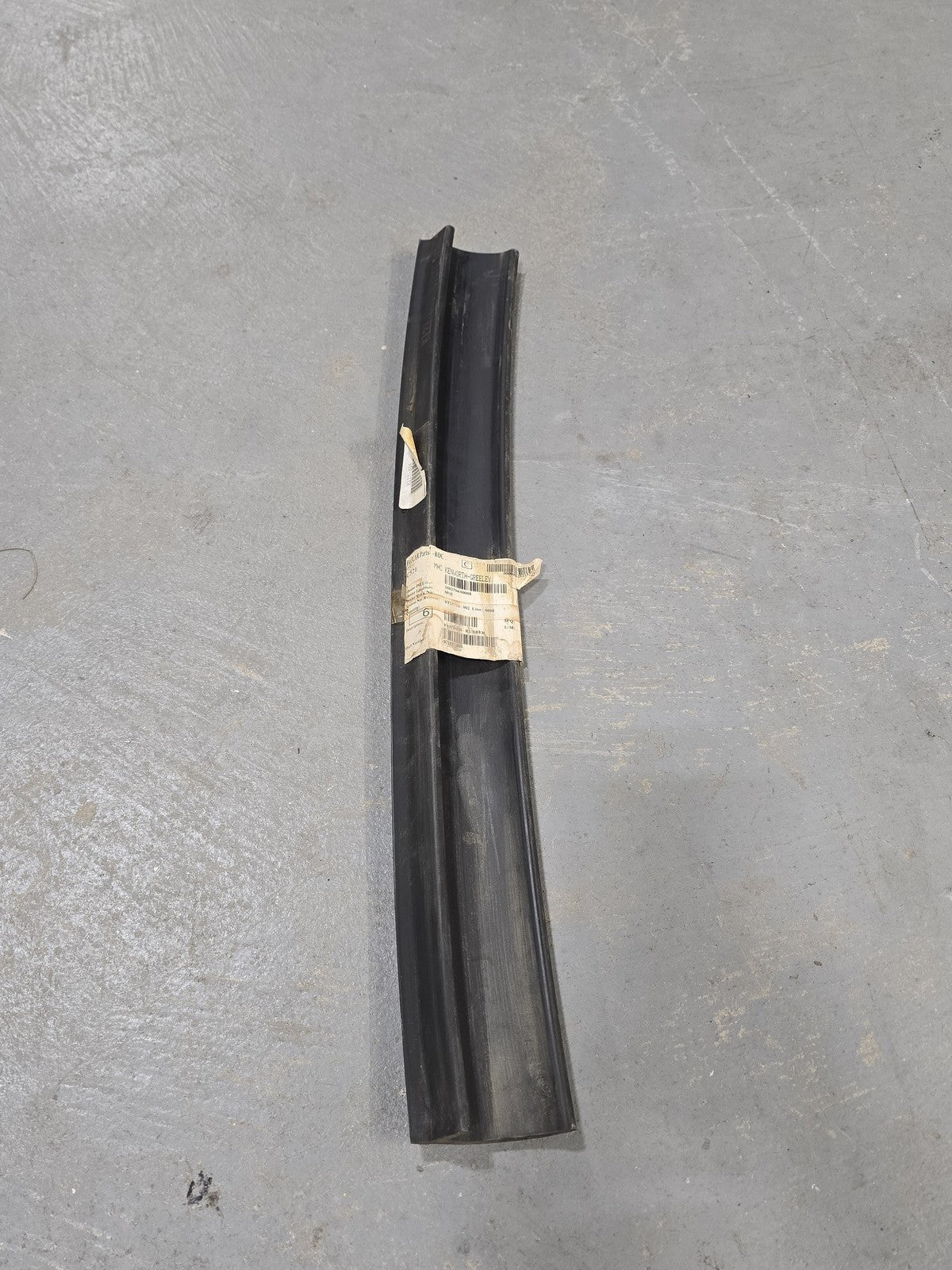 Kenworth K127-806 Fender Extension Seal Rubber Trim New