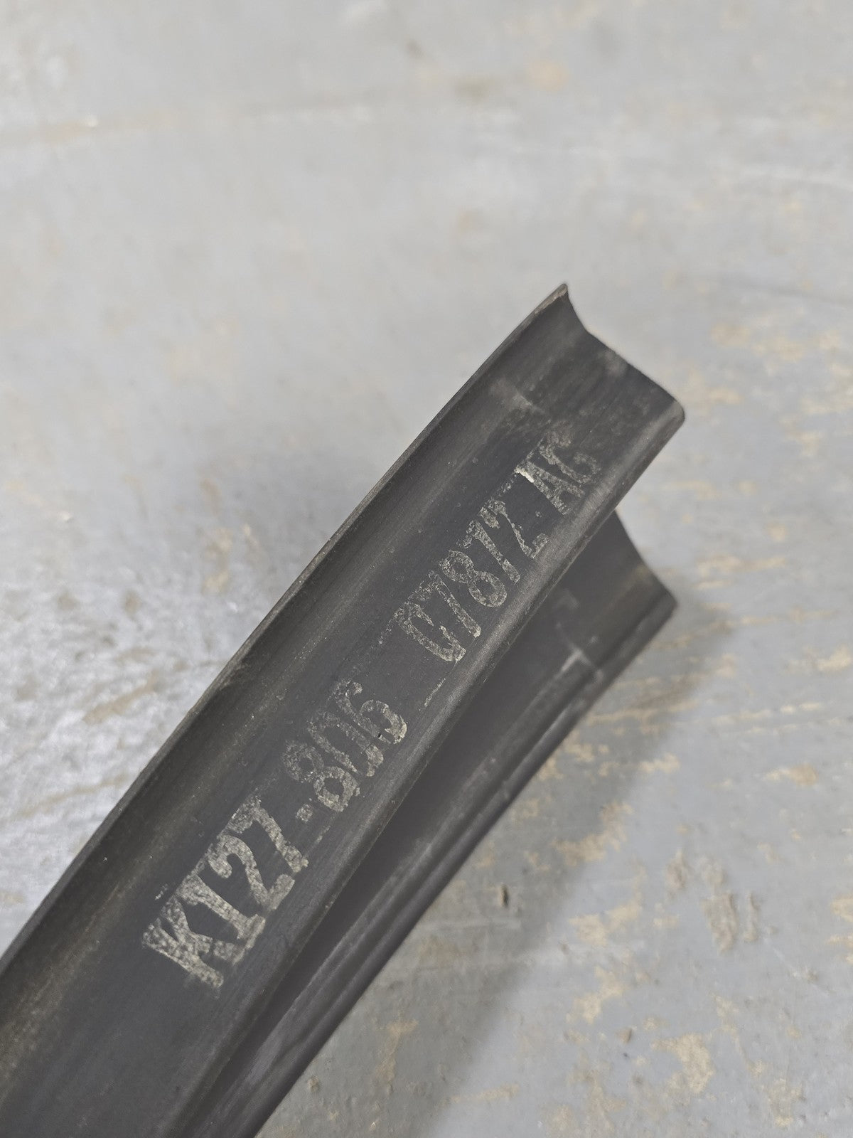 Kenworth K127-806 Fender Extension Seal Rubber Trim New